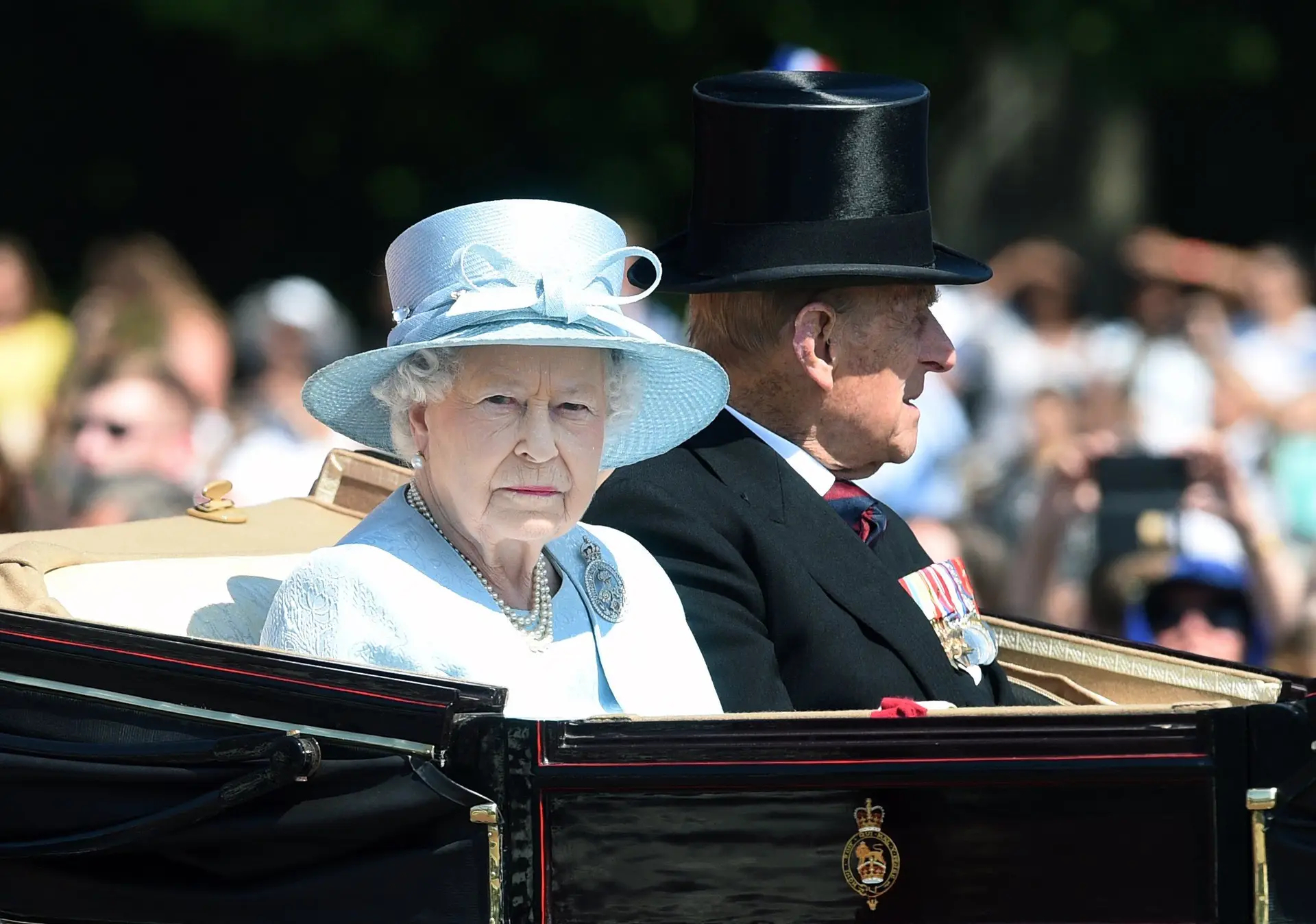 Rainha cumpre um minuto de silêncio pelas vítimas do incêndio em Londres