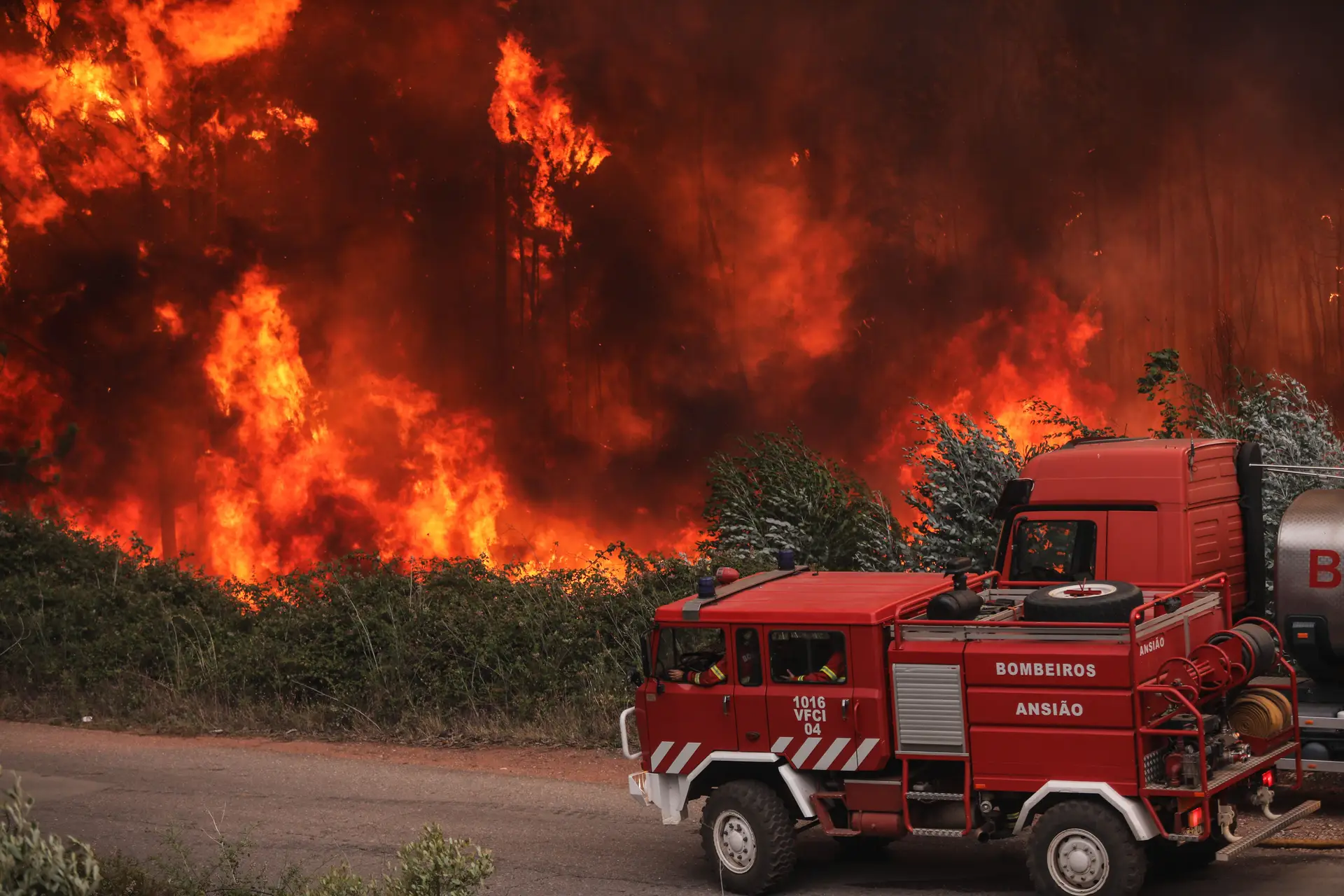 França, Itália e Espanha reforçam meios de combate em Portugal