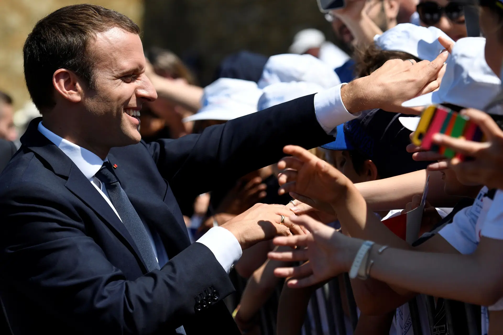 Partido de Macron vence com maioria absoluta