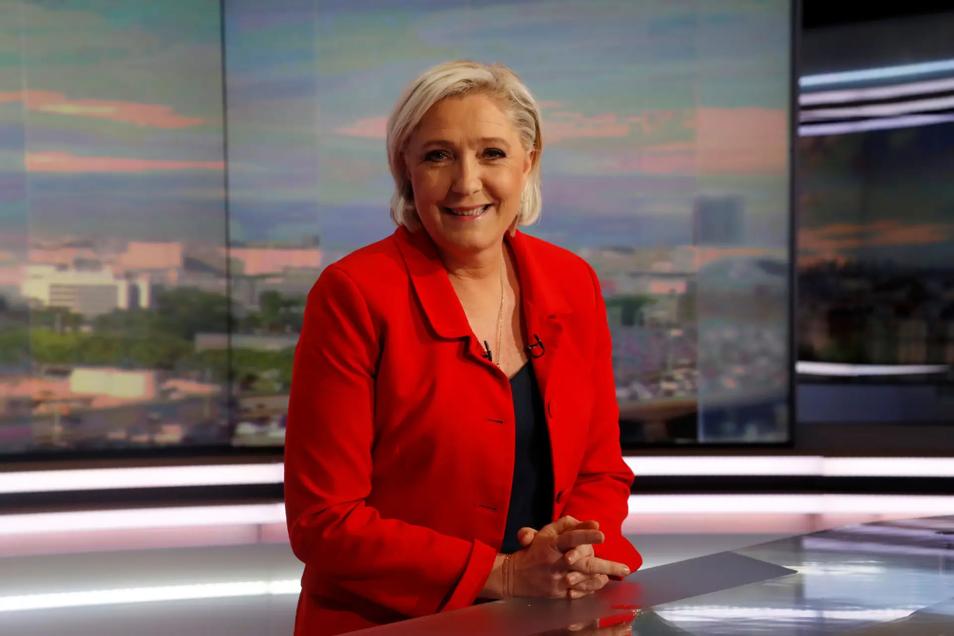 Marine Le Pen eleita deputada pela primeira vez