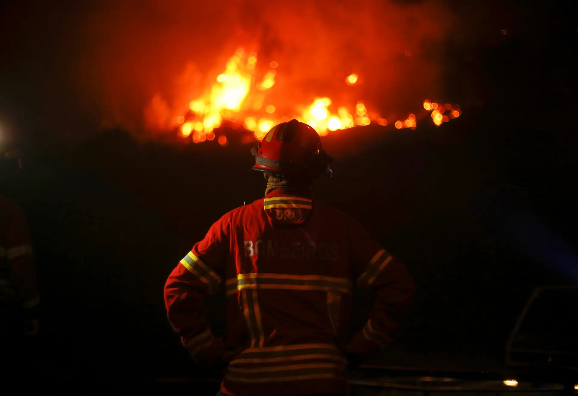Distritos afetados pelo fogo vão continuar com temperaturas elevadas