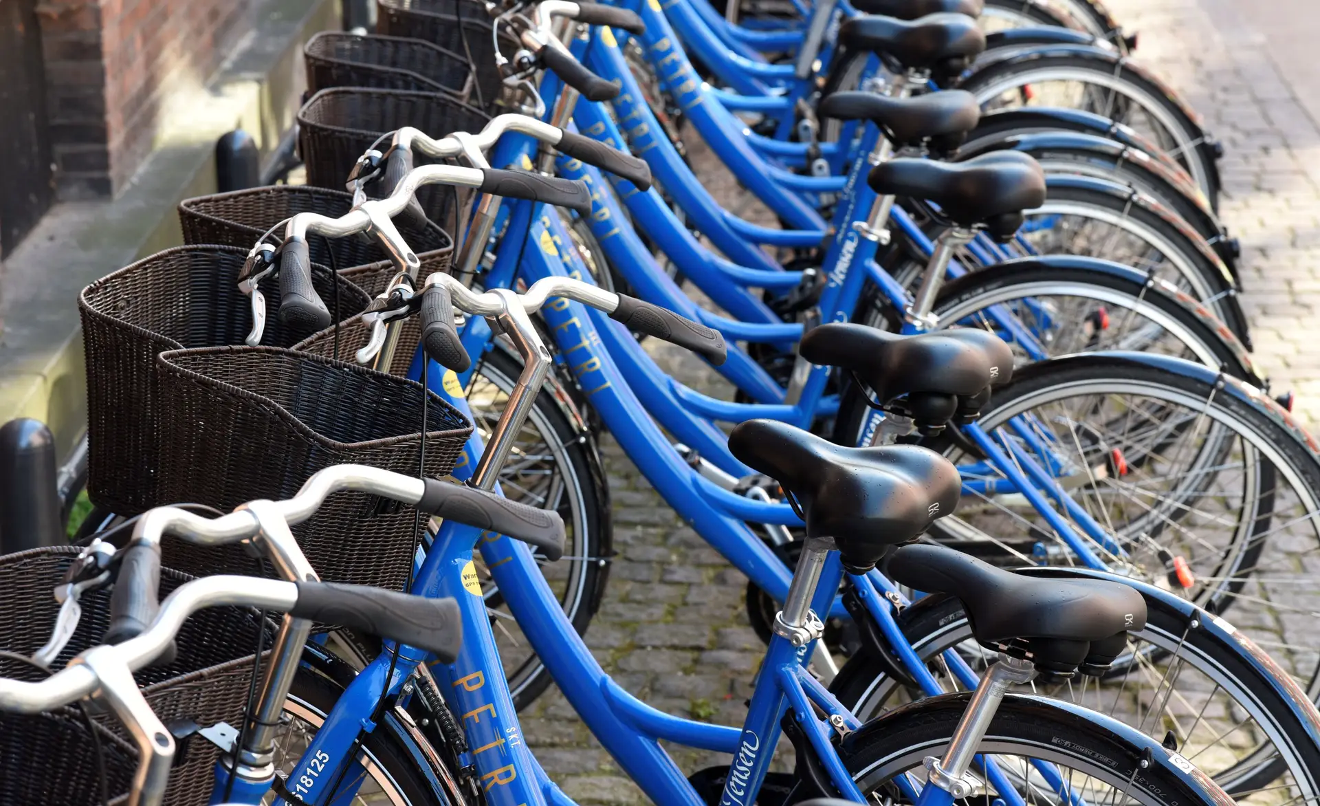 Rede de bicicletas partilhadas começa hoje a ser testada em Lisboa, 3 meses depois do previsto