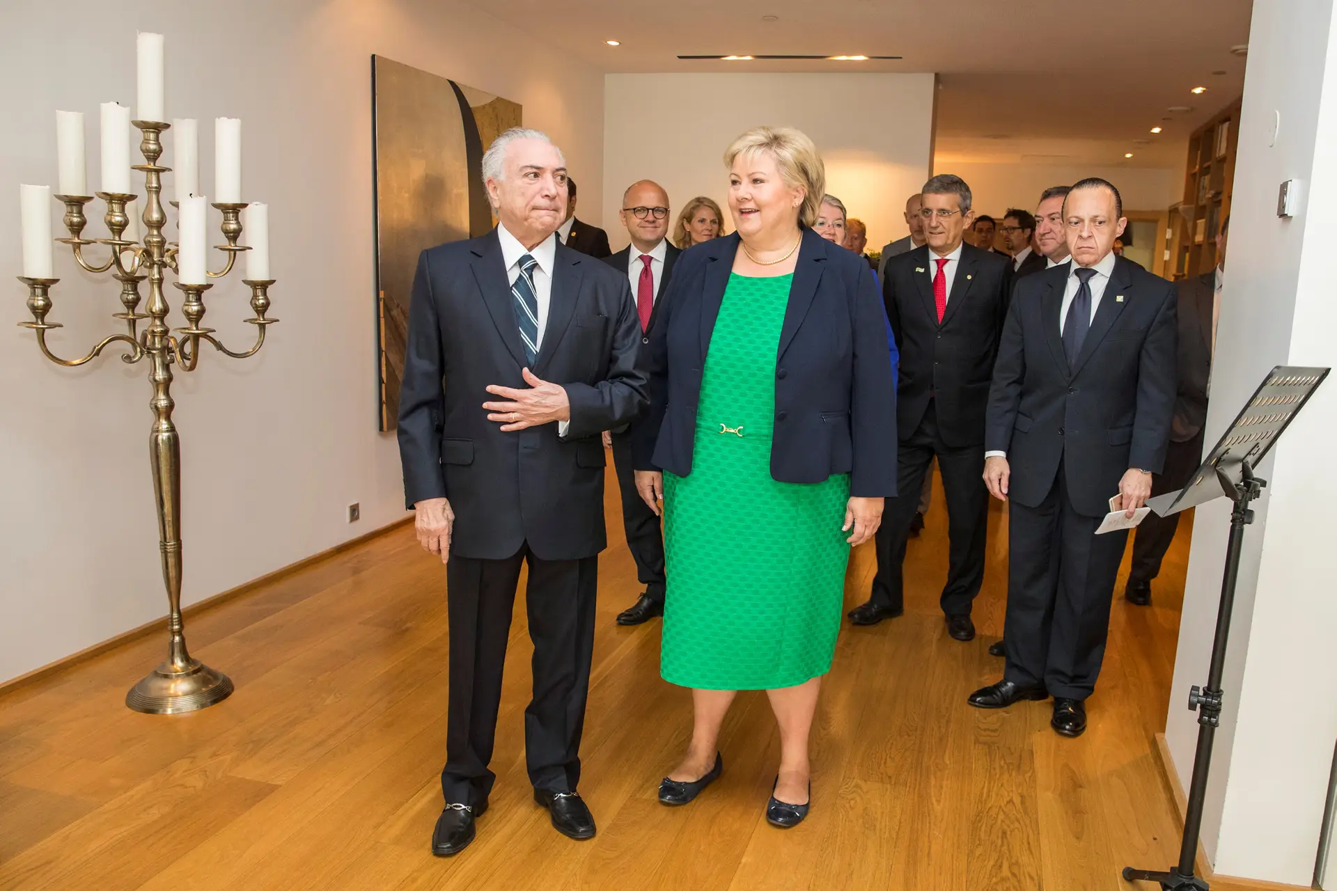 Primeira-ministra da Noruega cobra solução para a corrupção no Brasil