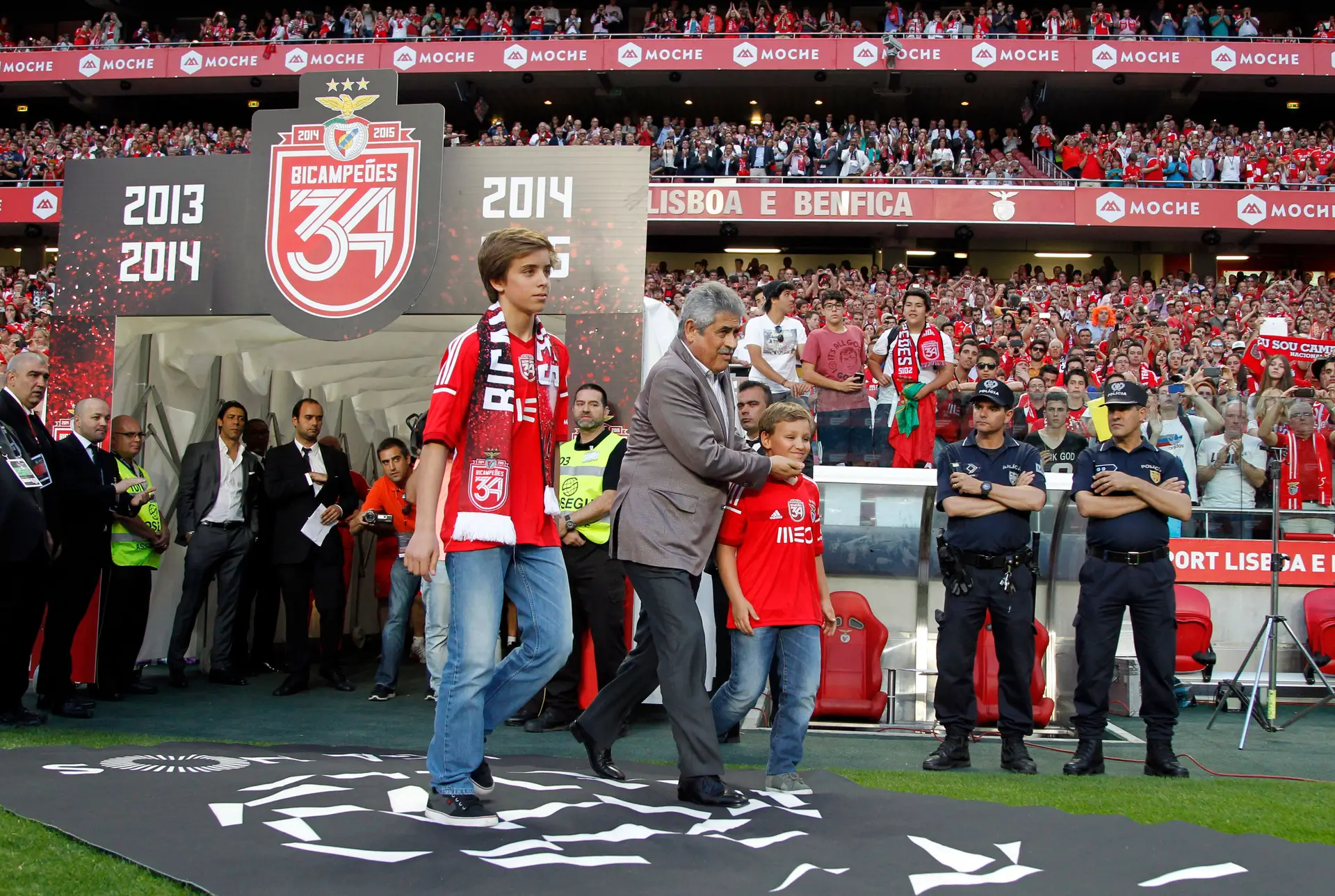 PJ investiga e-mails e bilhetes oferecidos pelo Benfica