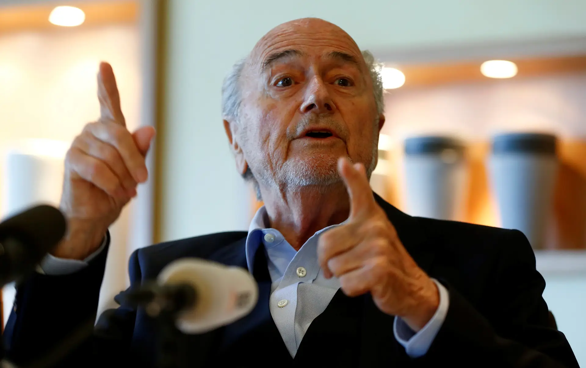 Blatter diz que mantém declarações sobre atribuição dos Mundiais 2018 e 2022