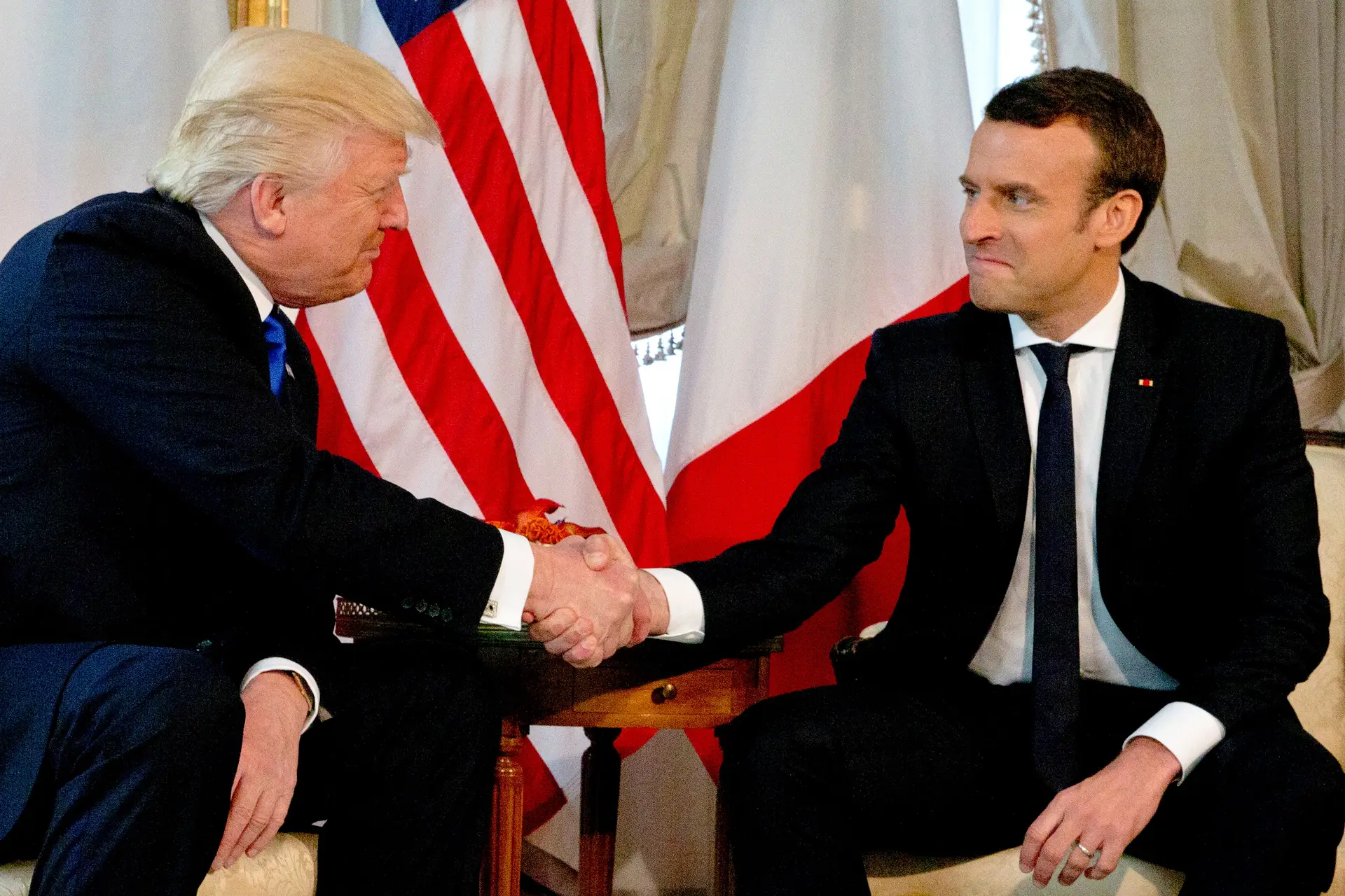 Trump ao lado de Macron no dia da Bastilha em Paris