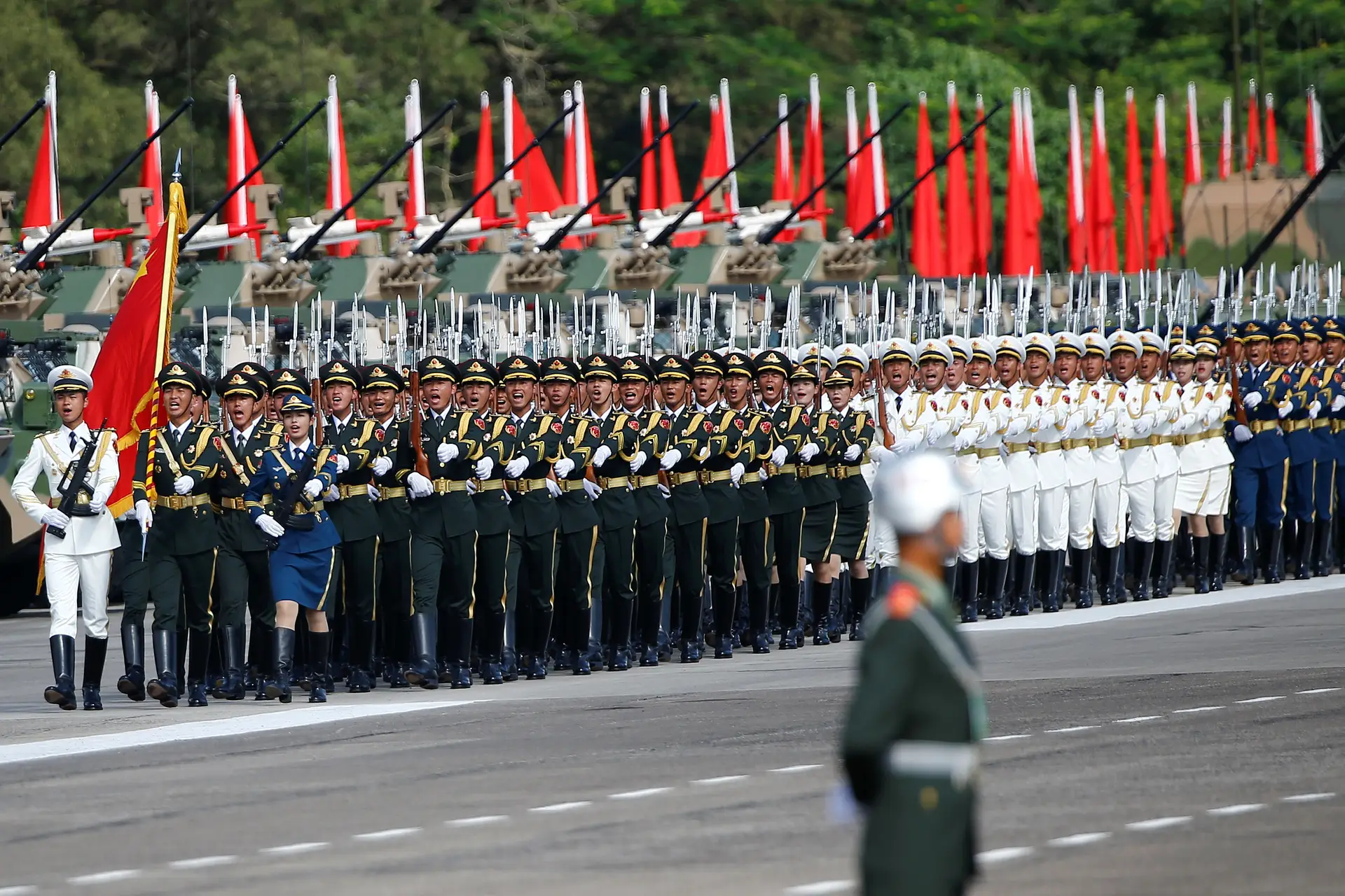Tropas chinesas em Hong Kong protagonizam maior parada em 20 anos para Xi Jinping