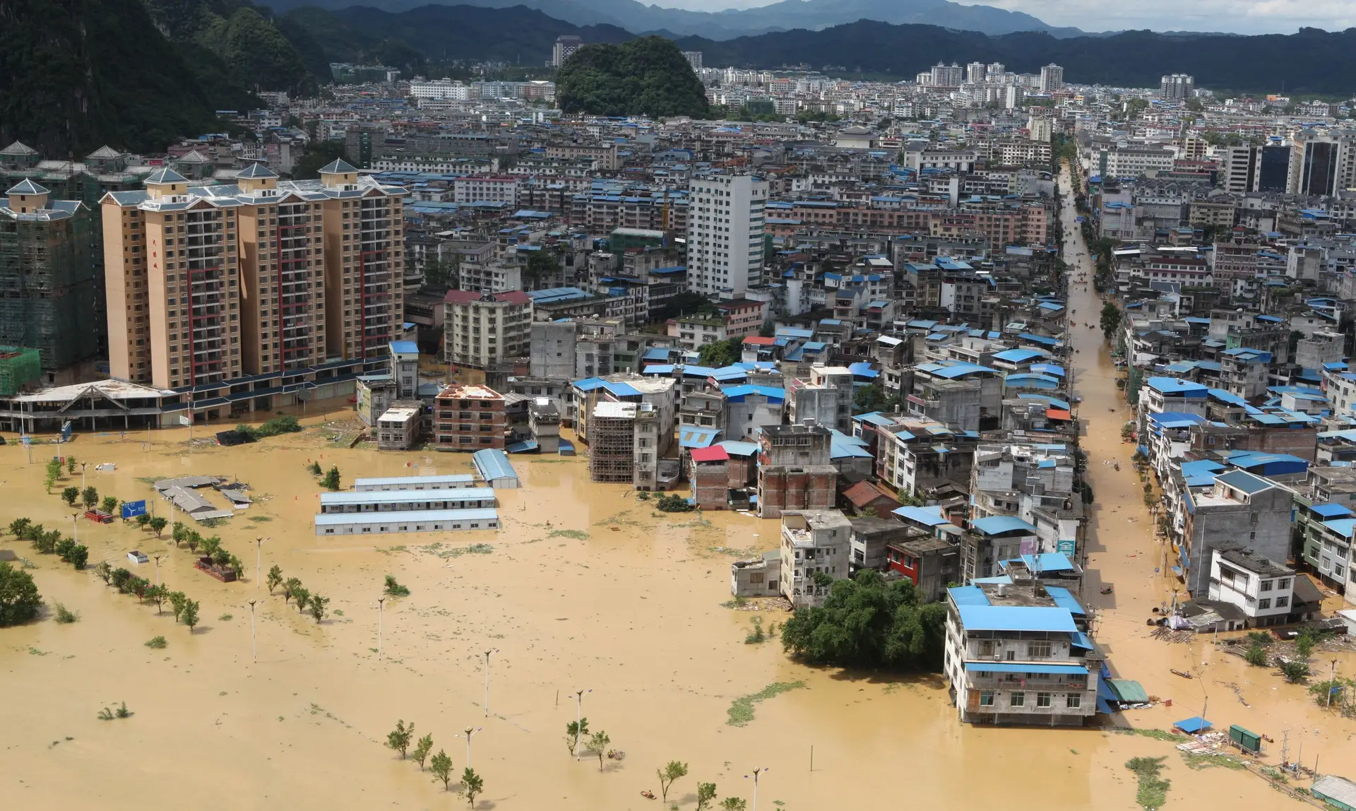 Inundações na China causam mais de 40 mortos e desaparecidos