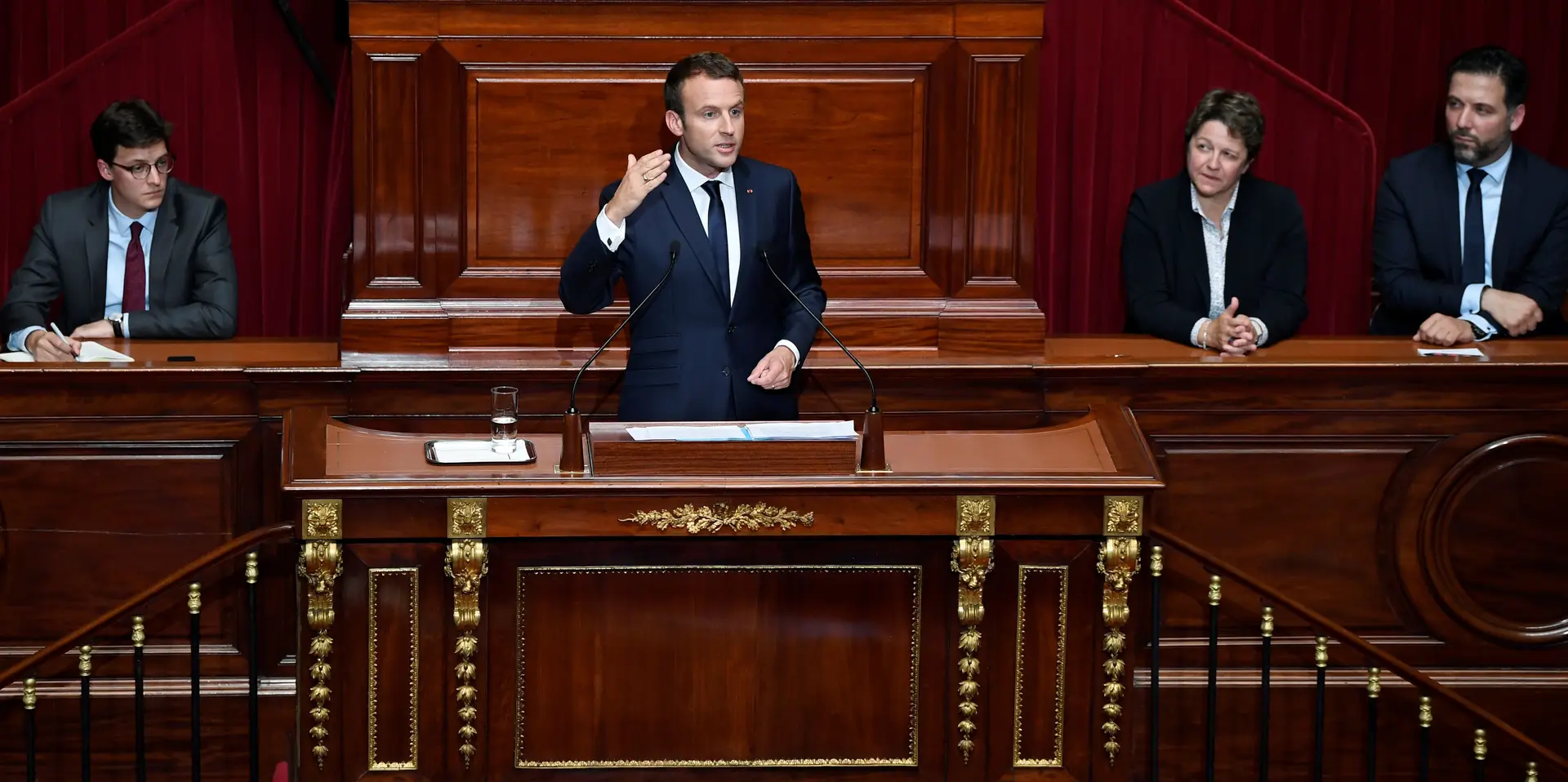 Estado de emergência em França levantado no outono, anuncia Macron