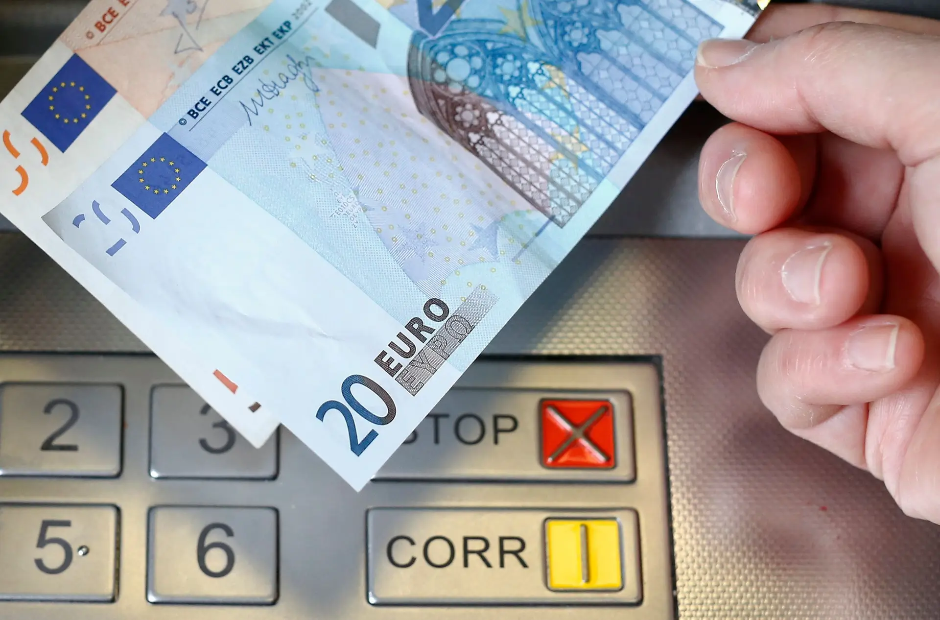 Governo e sindicatos discutem hoje aumentos salariais