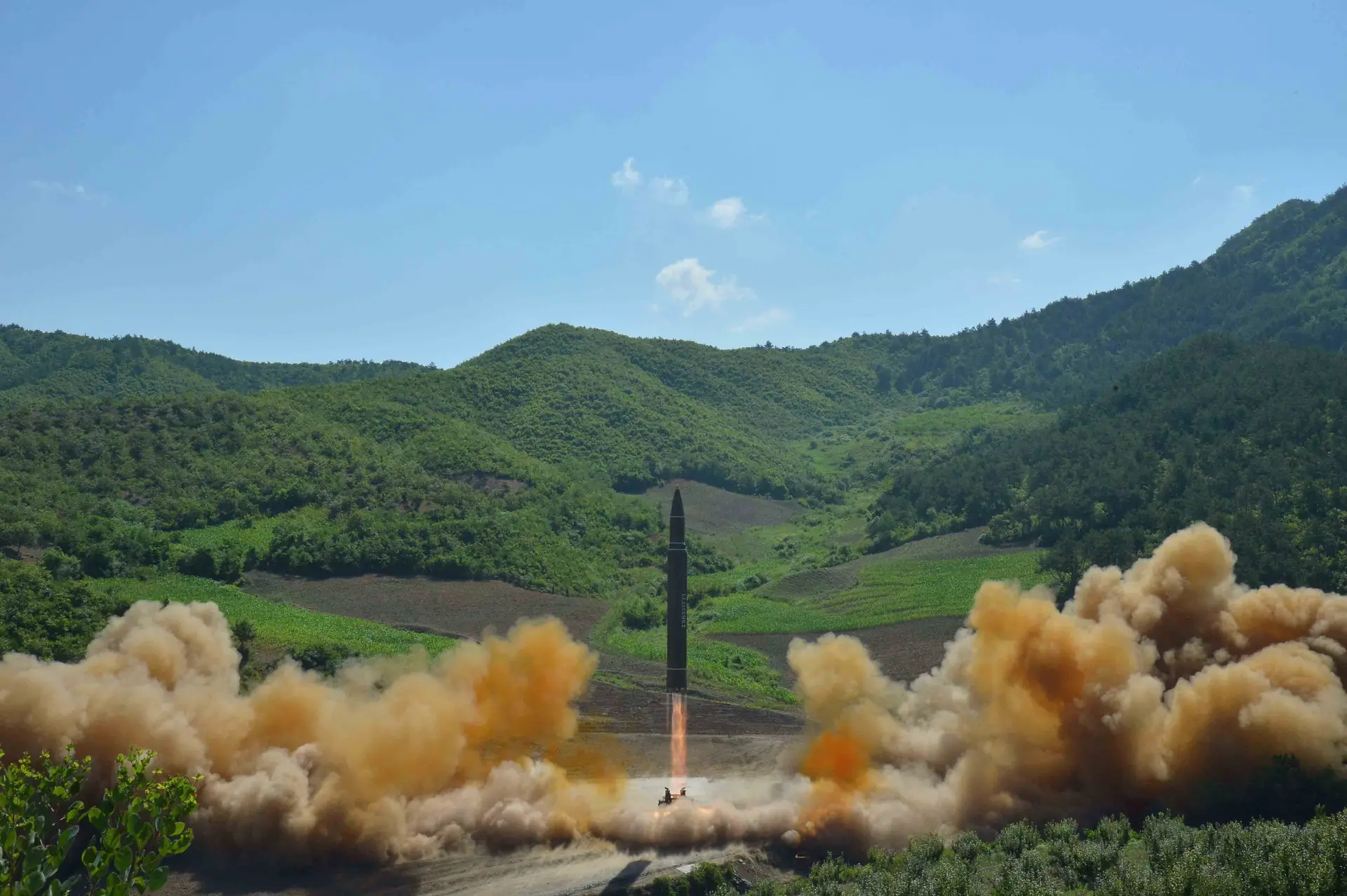 Portugal pede à Coreia do Norte que abandone programas balístico e nuclear