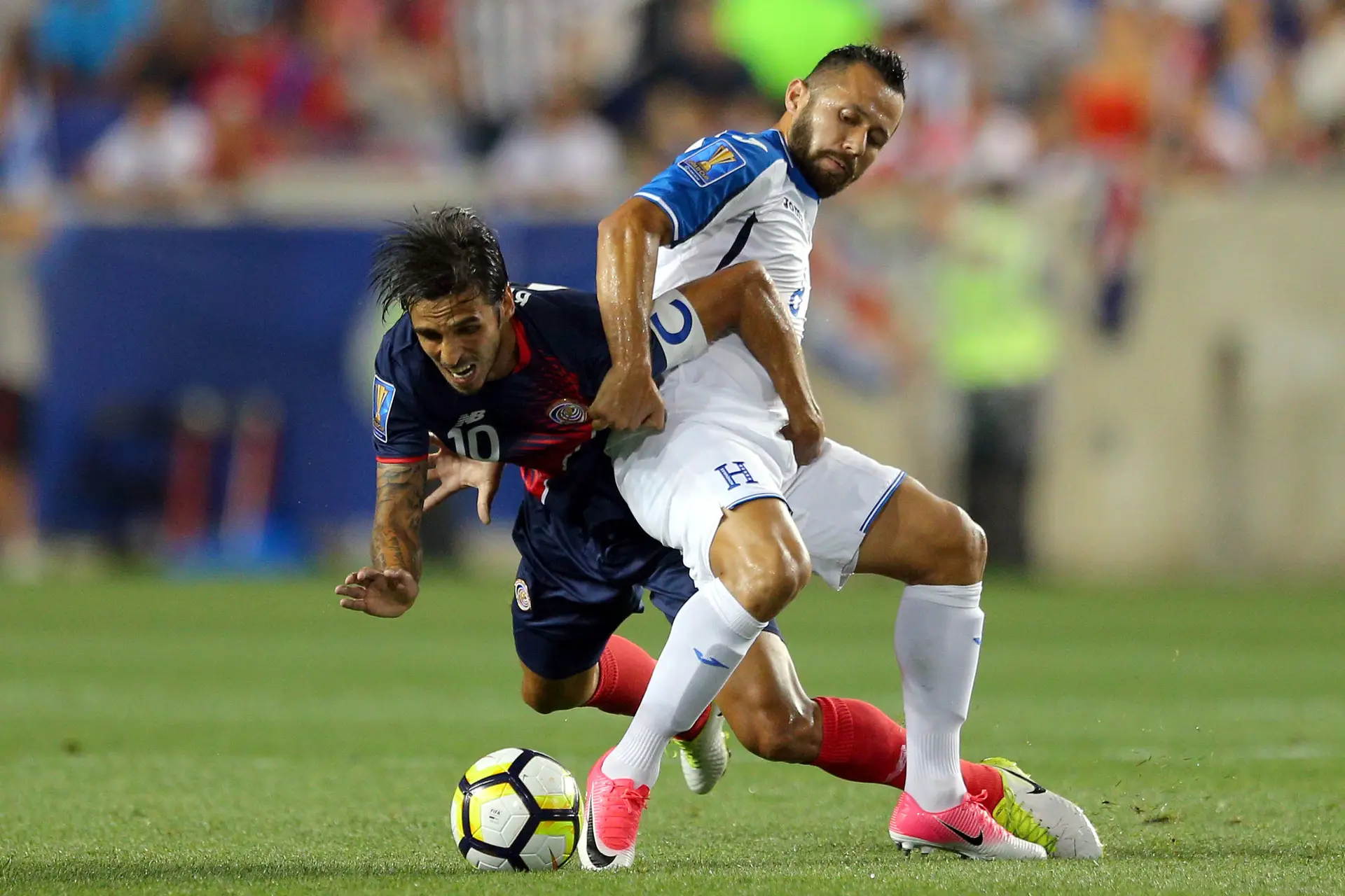 O sportinguista Bryan Ruiz foi titular na seleção costarriquenha.