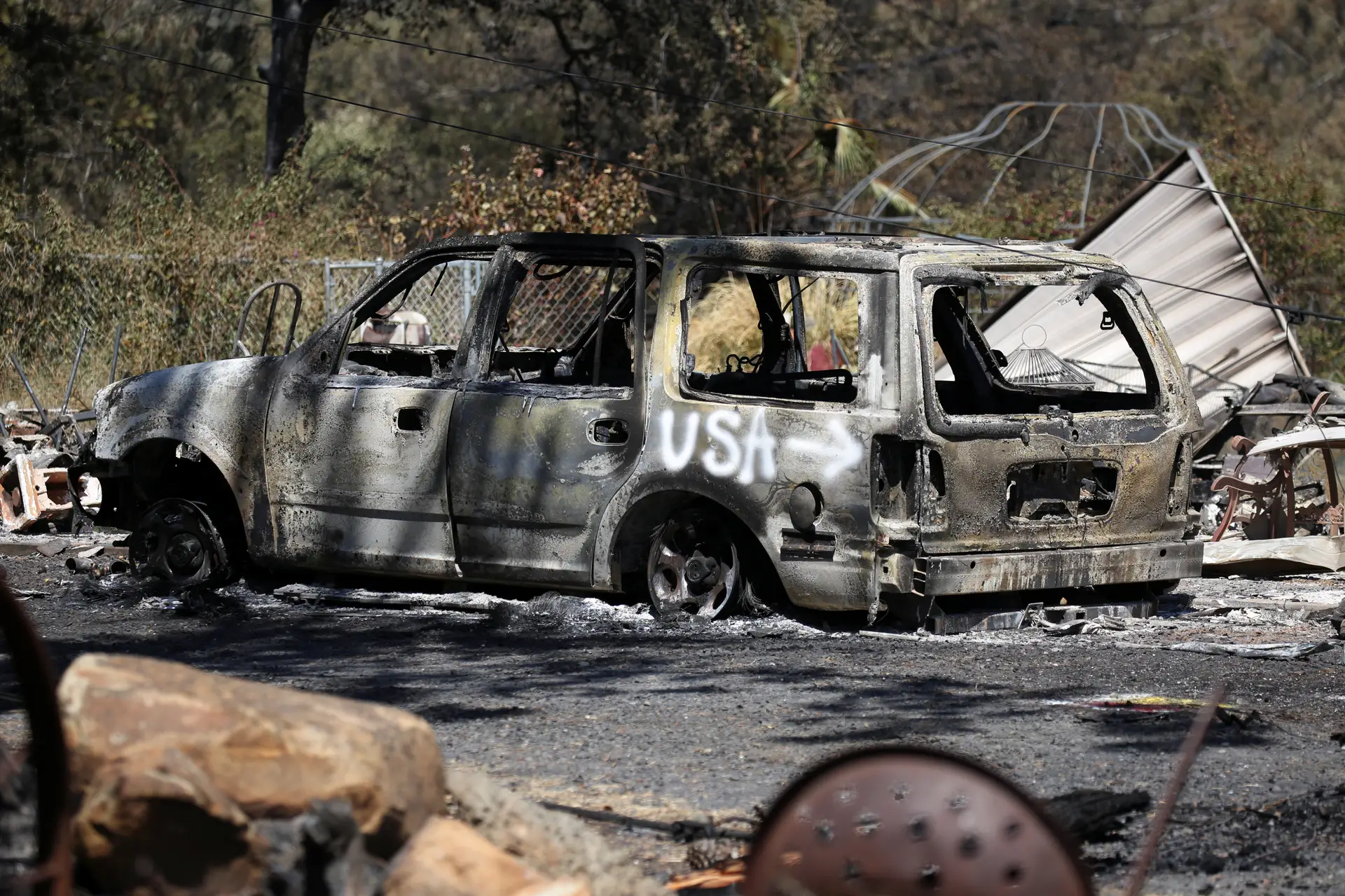 Incêndios na Califórnia destroem 37 estruturas, incluindo casas
