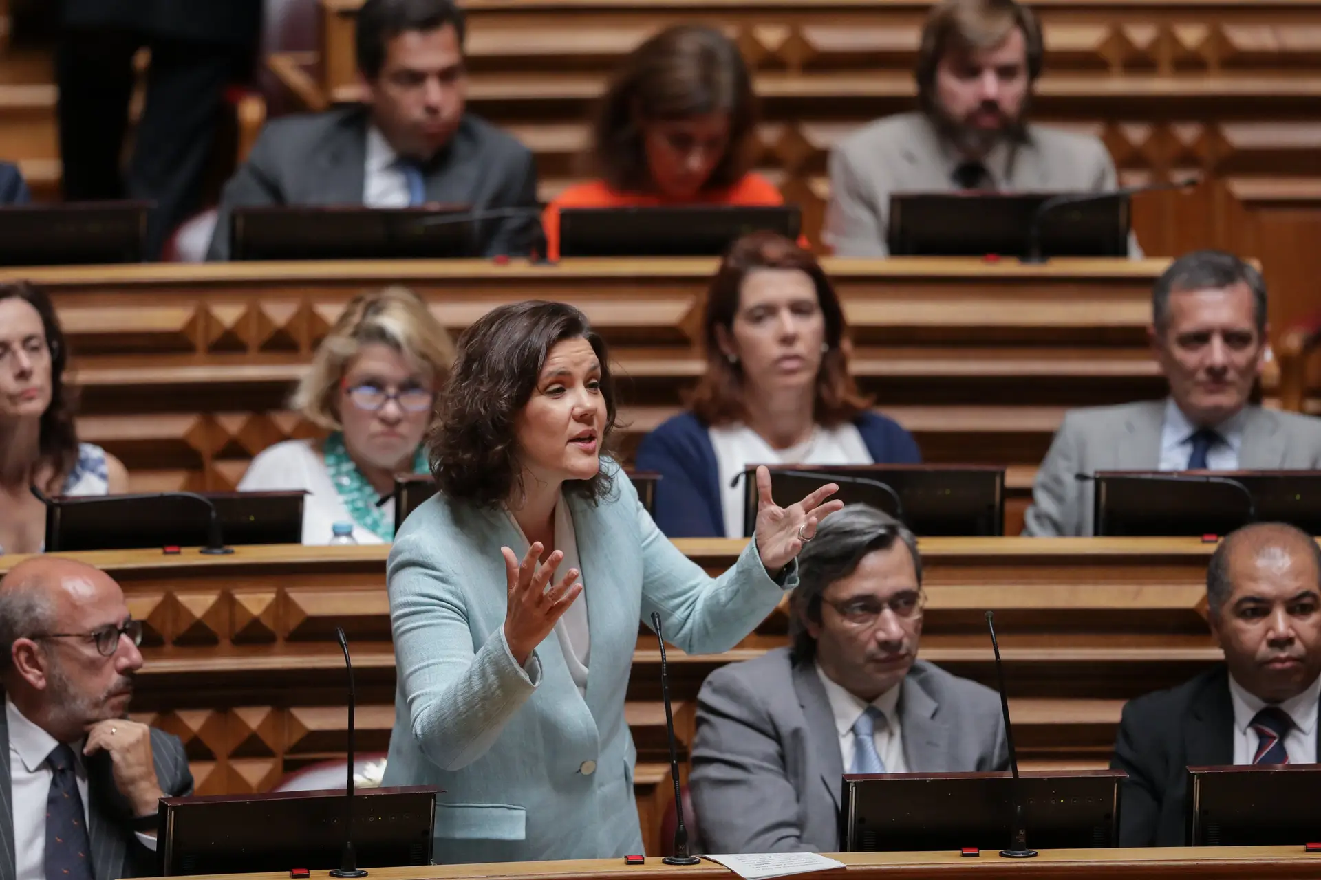 "Governo da austeridade dissimulada" é pautado por "uma sucessão de casos"