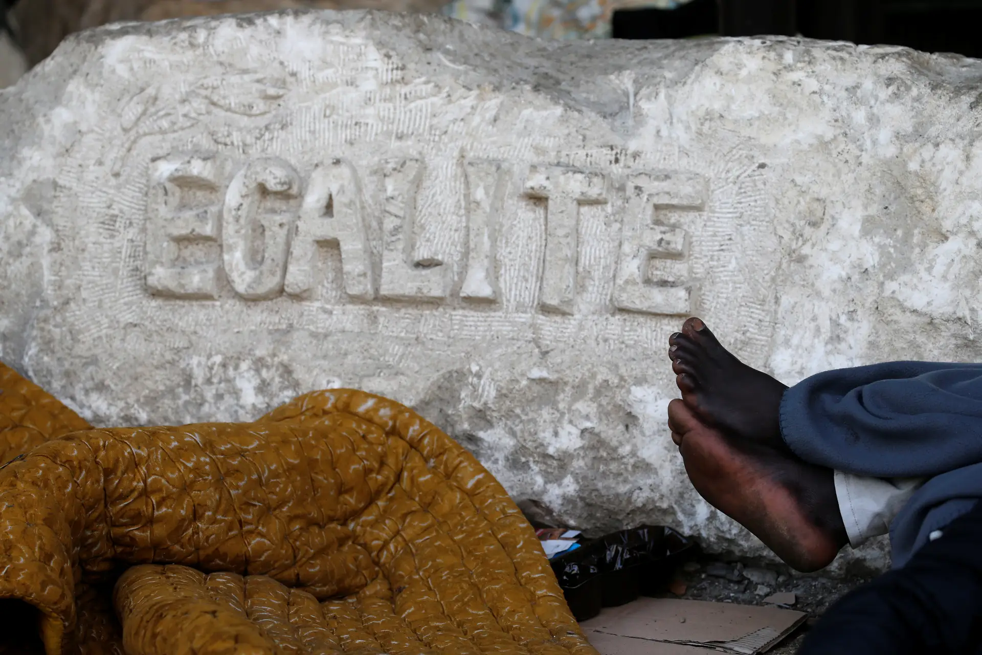França vai criar 12.500 locais de acolhimento para requerentes de asilo e refugiados