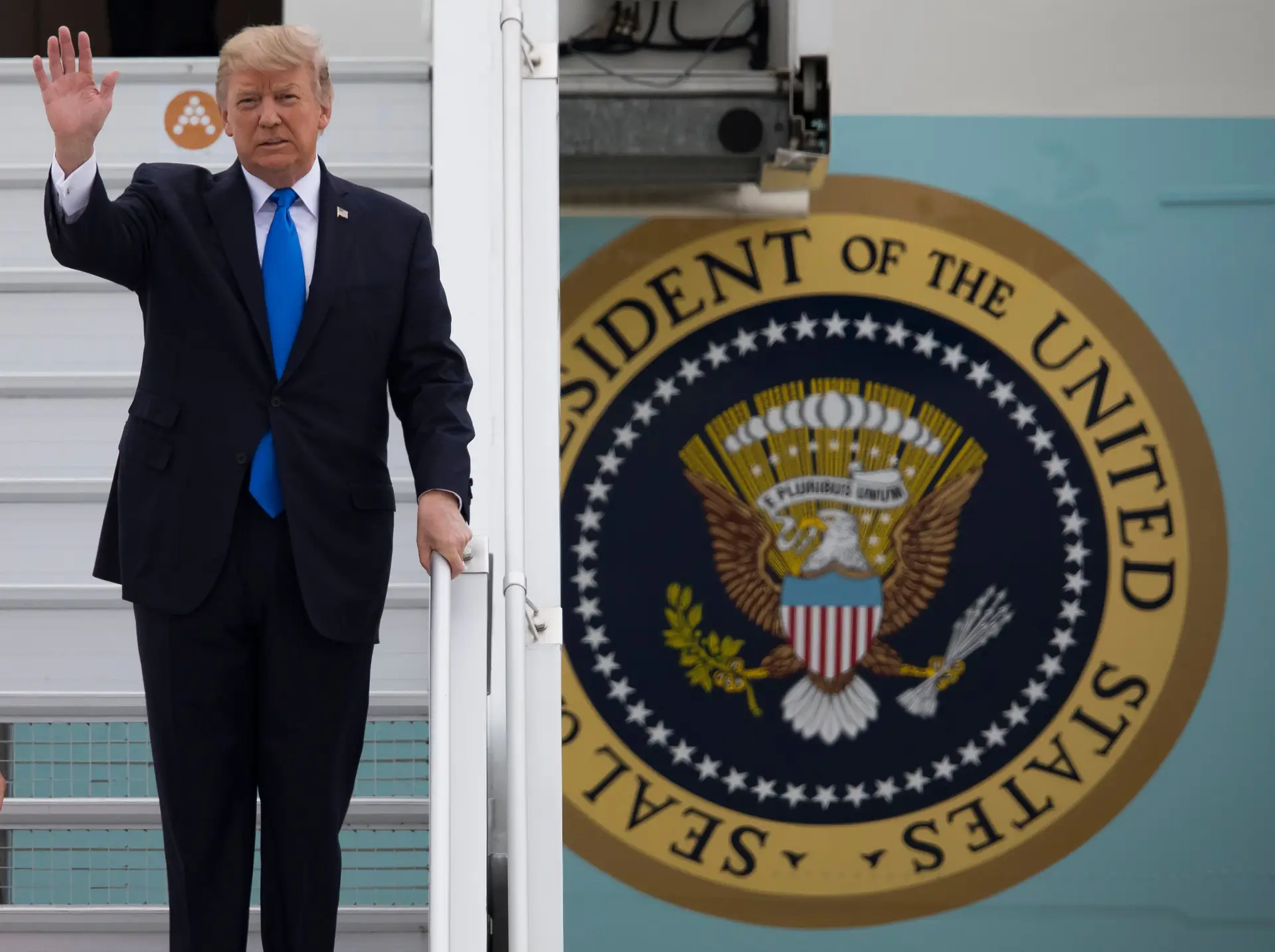 Donald Trump já chegou a Paris para encontro com Macron