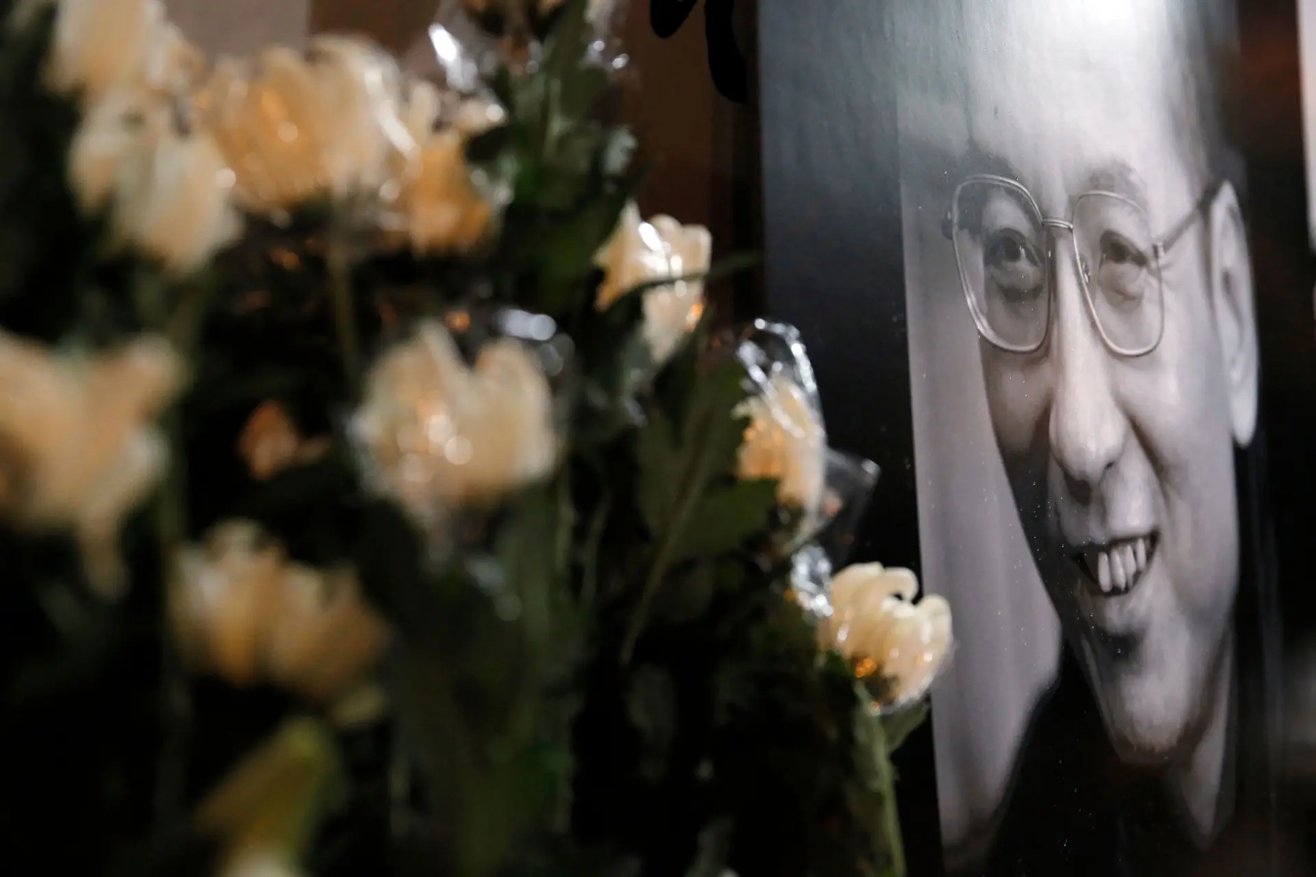 Amigos de Liu Xiaobo desafiam regime chinês com homenagem ao Nobel da Paz