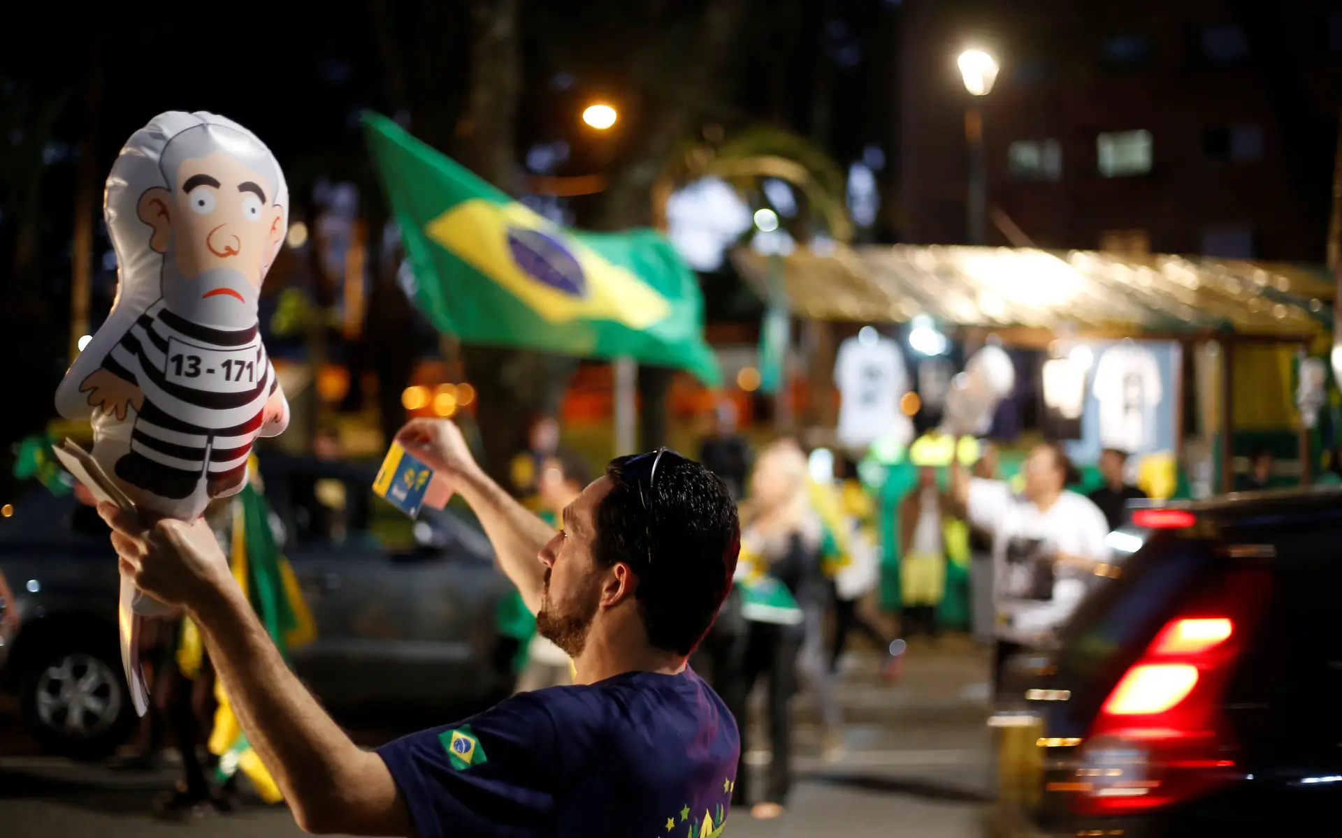 Indignação e alegria após condenação de Lula da Silva