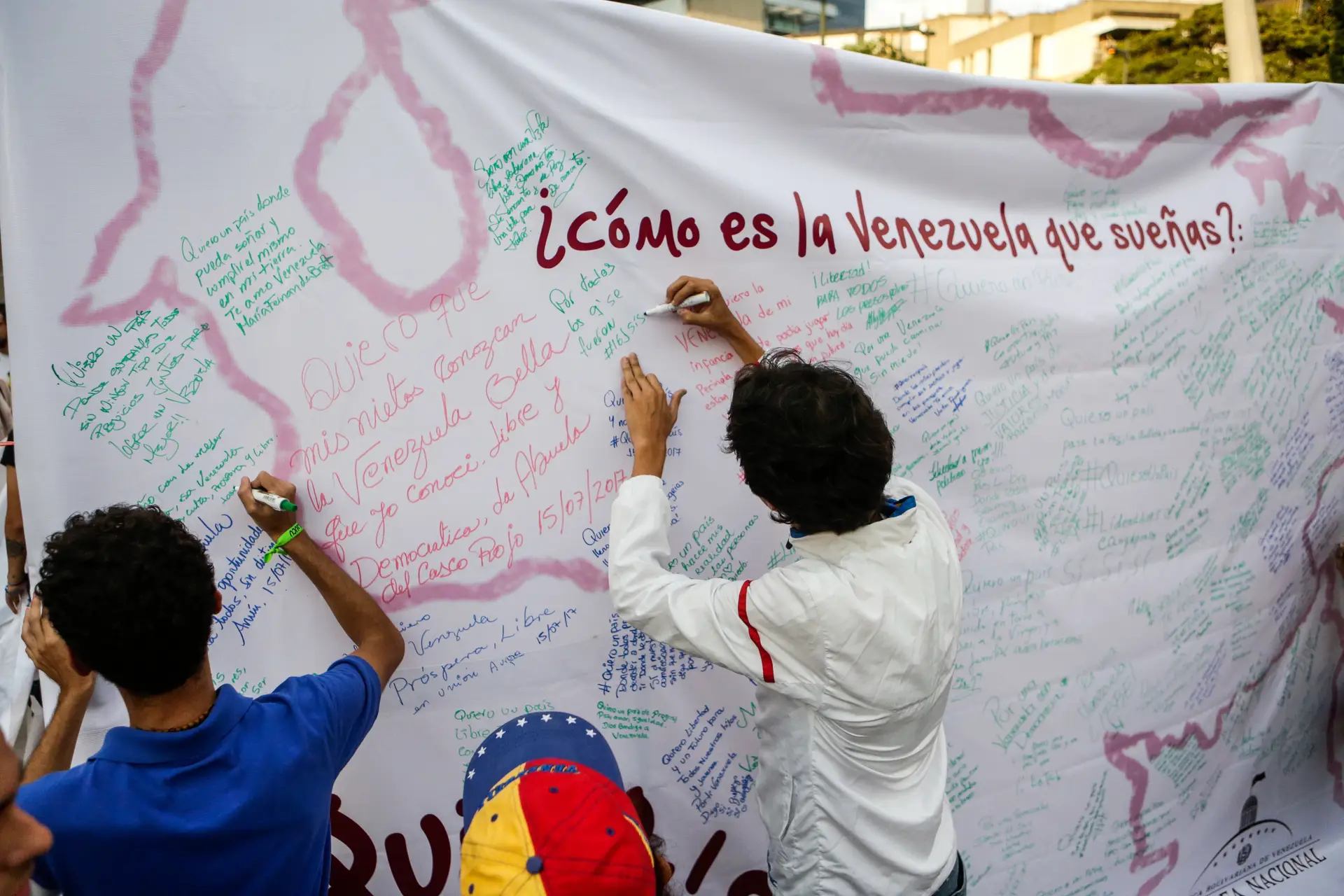 Oposição venezuelana realiza hoje plebiscito simbólico contra Maduro