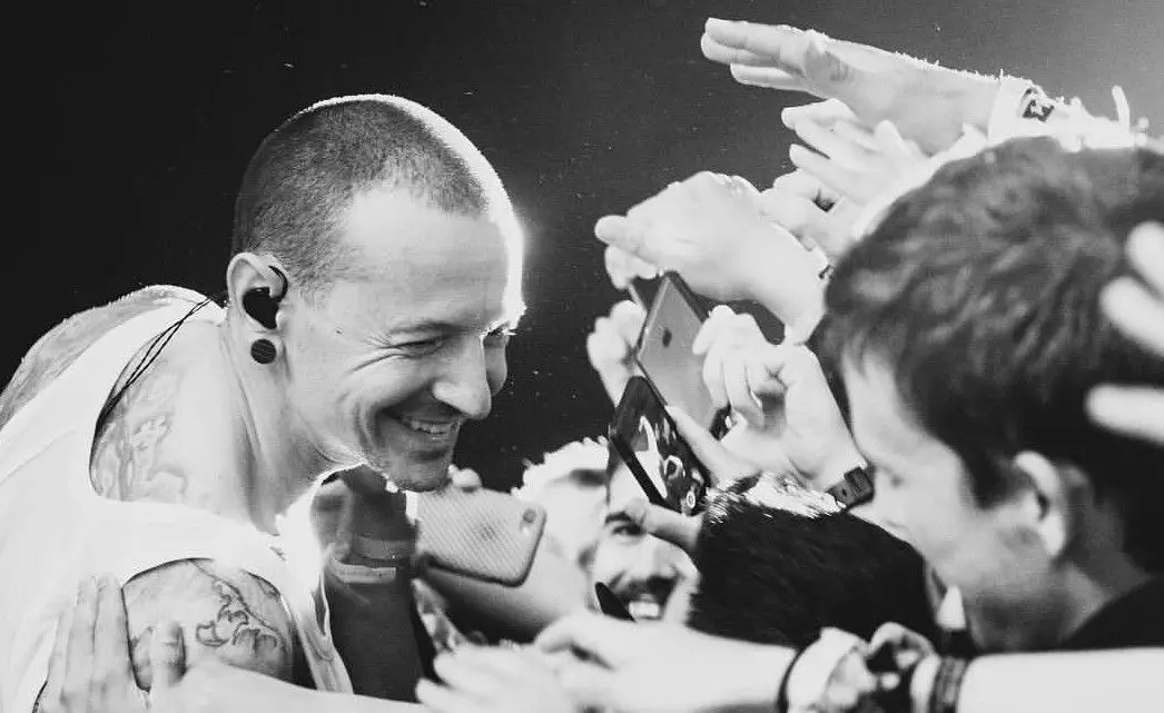 Chester Bennington, um vocalista de várias gerações
