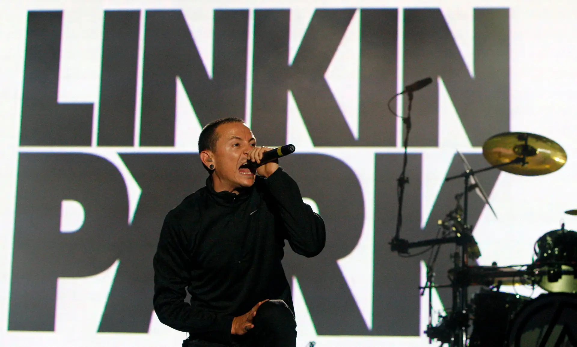 Revelada autópsia de Chester Bennington