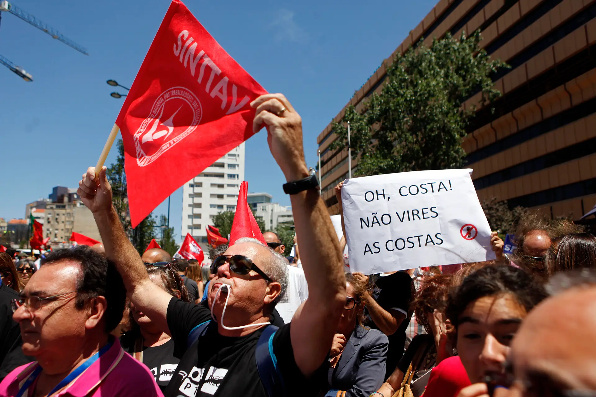 Centrais sindicais e Esquerda apelam à intervenção do Governo na PT/Meo