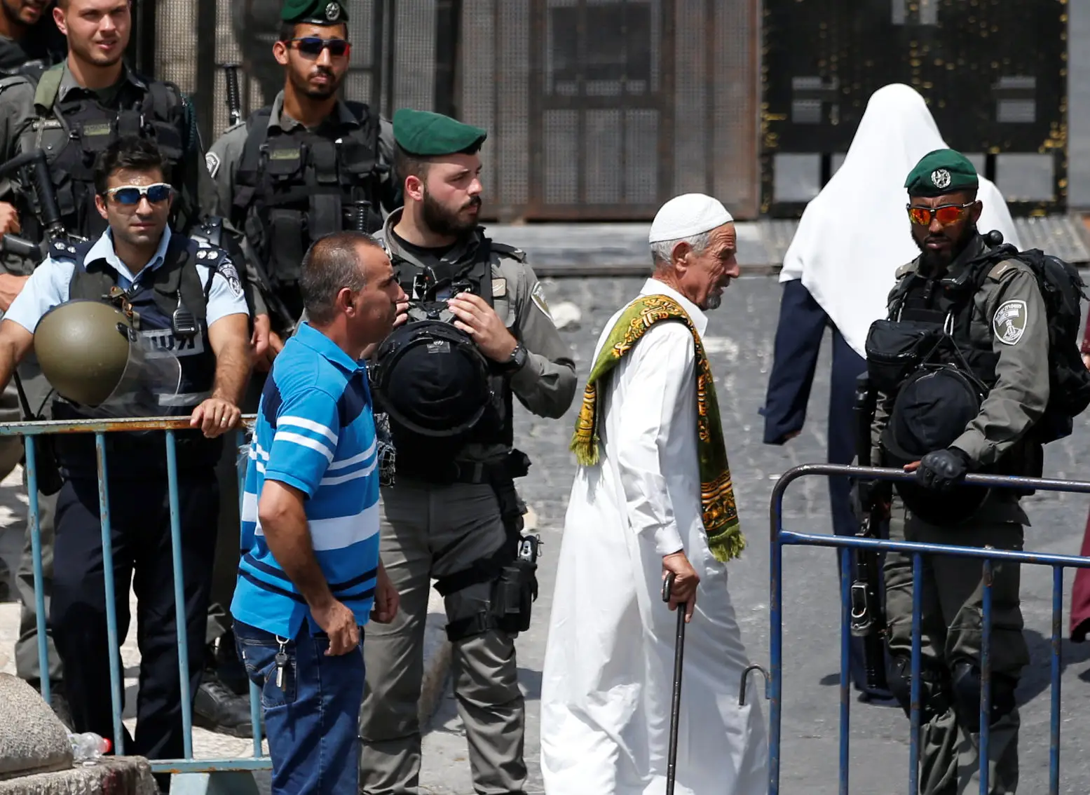 Israel proíbe acesso a Jerusalém a homens com menos de 50 anos