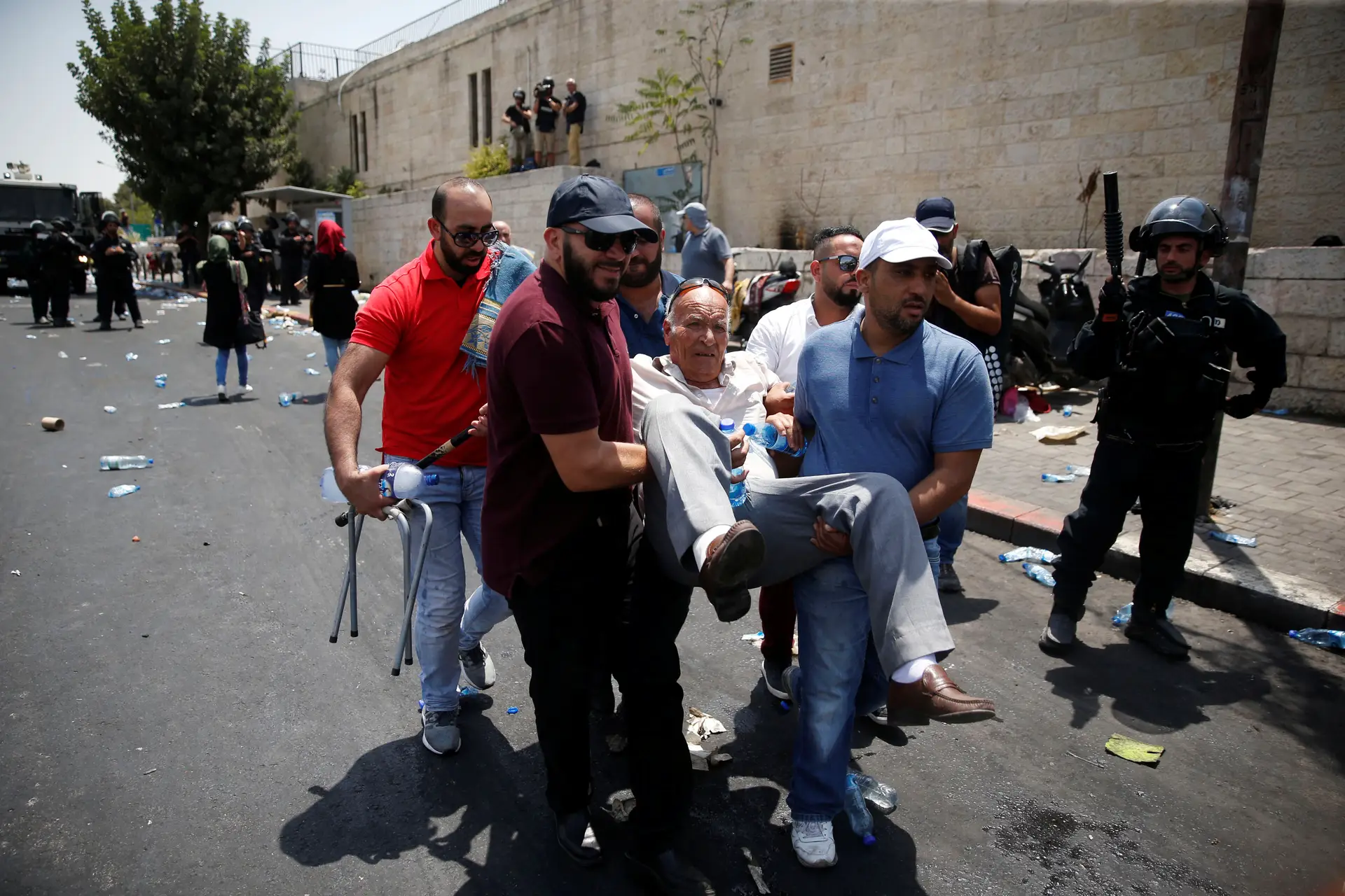 Sobe para sete o número de mortos em Jerusalém