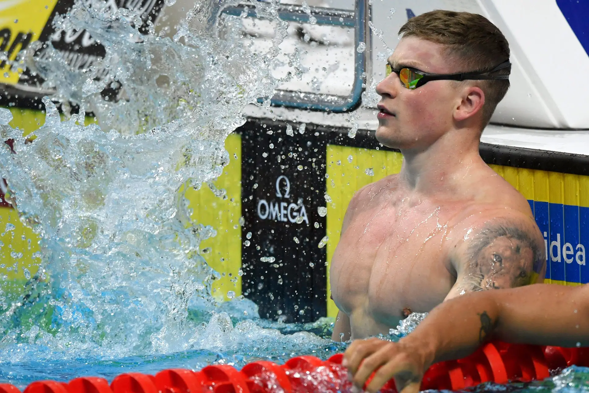 Britânico Adam Peaty fixa recorde do mundo dos 50 bruços nos 26,10 segundos