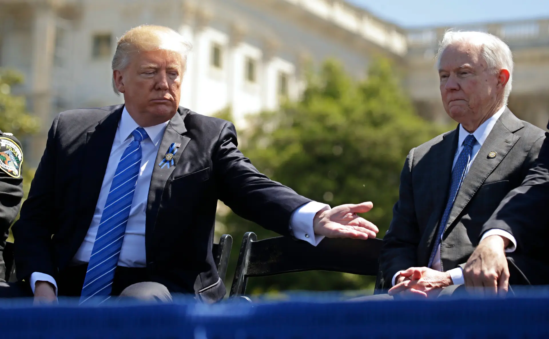 Trump mantém pressão sobre o procurador-geral dos EUA com novas críticas