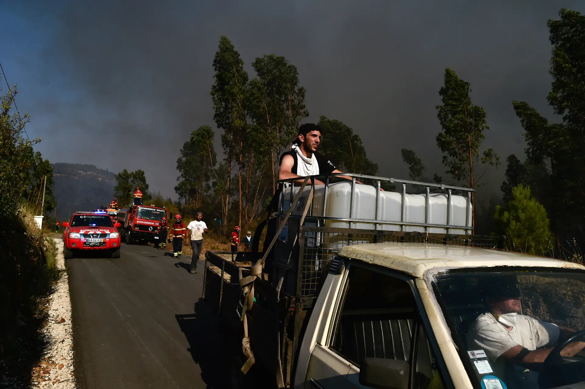 Fogo ameaça entrar na vila de Mação