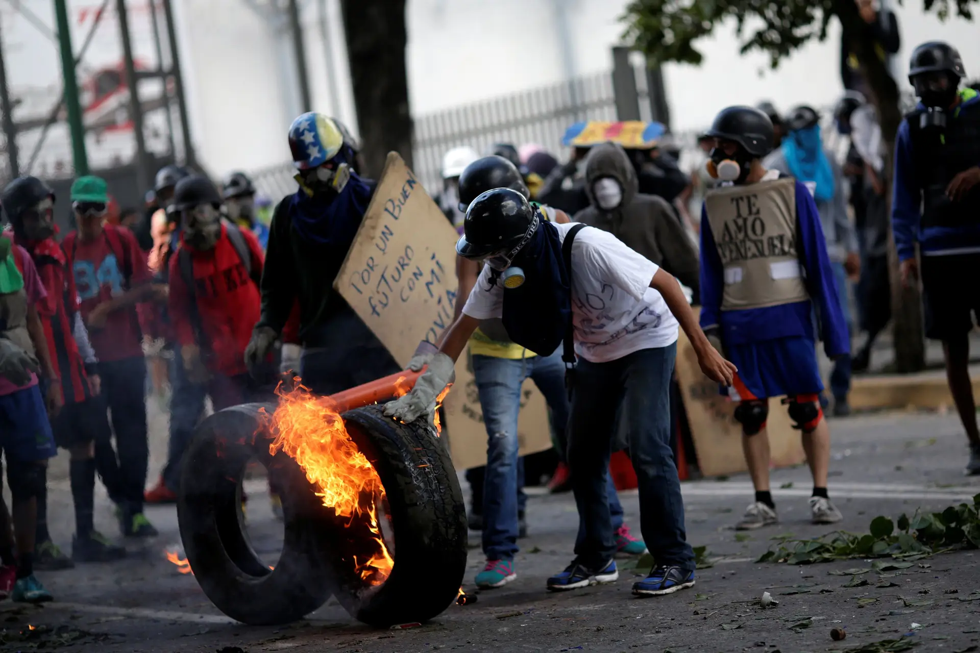 Oposição alarga protesto e anuncia "tomada da Venezuela"