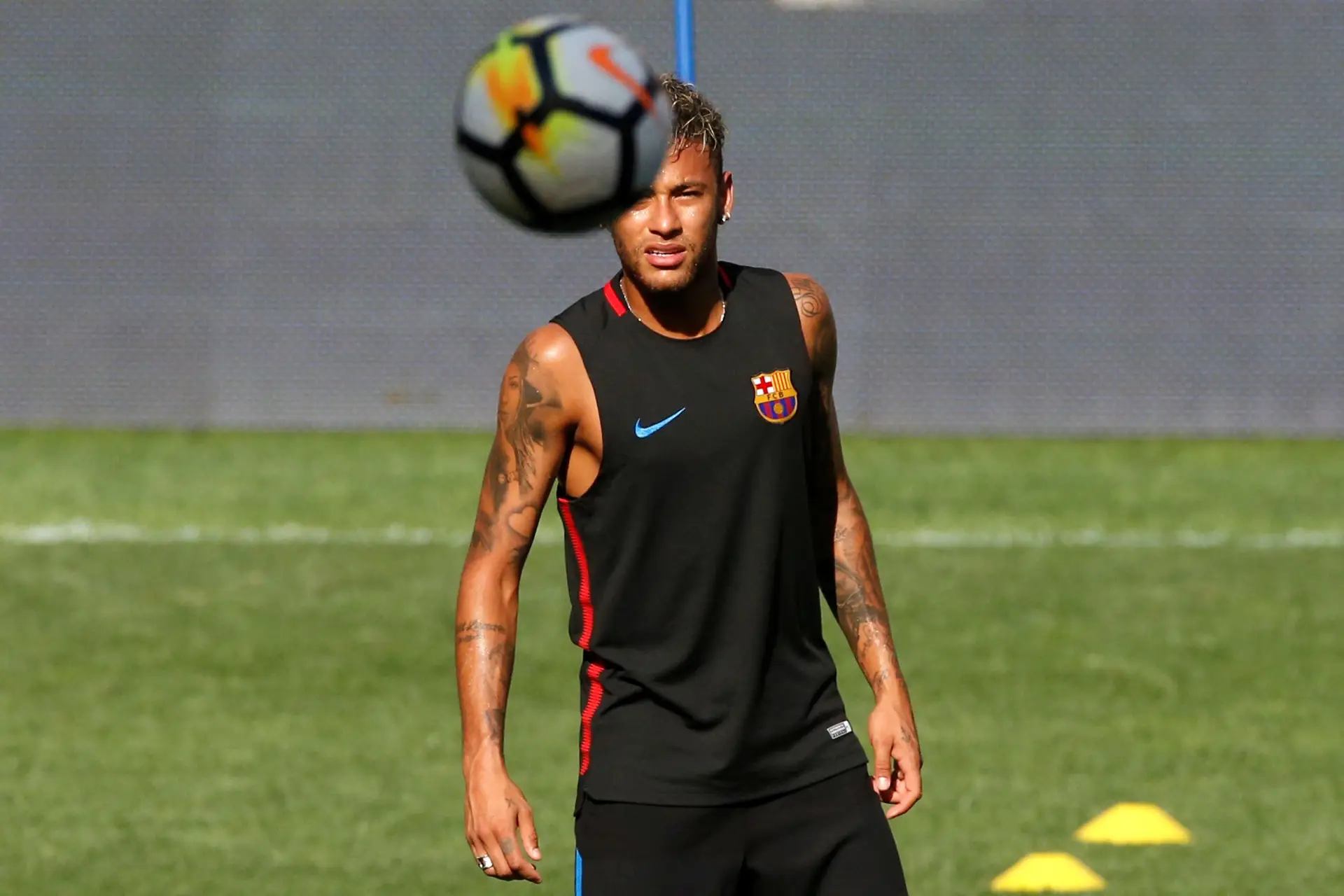 Liga espanhola vai apresentar queixa do PSG à UEFA devido a Neymar