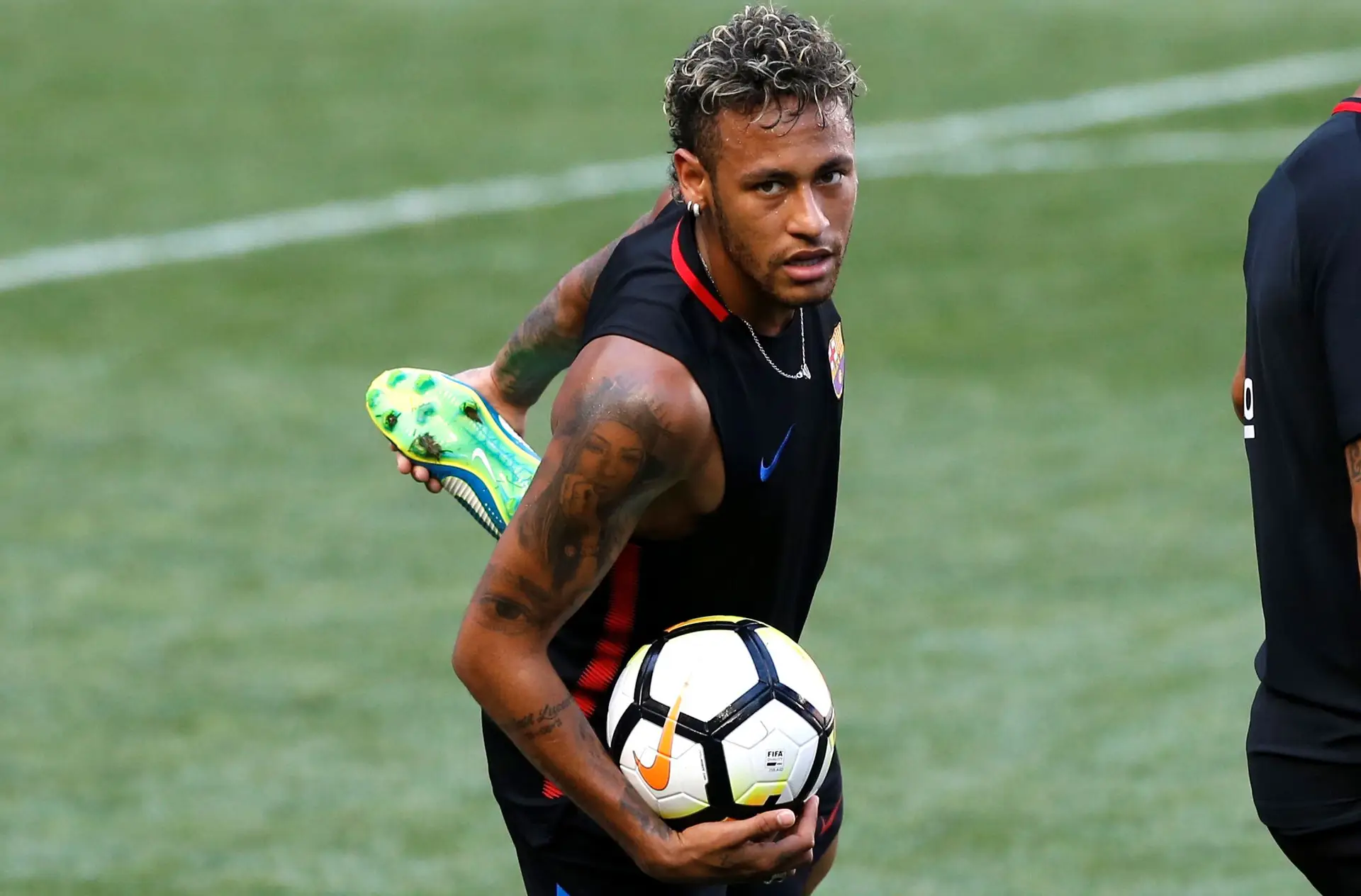 Barcelona congela 26 milhões do prémio de renovação de Neymar