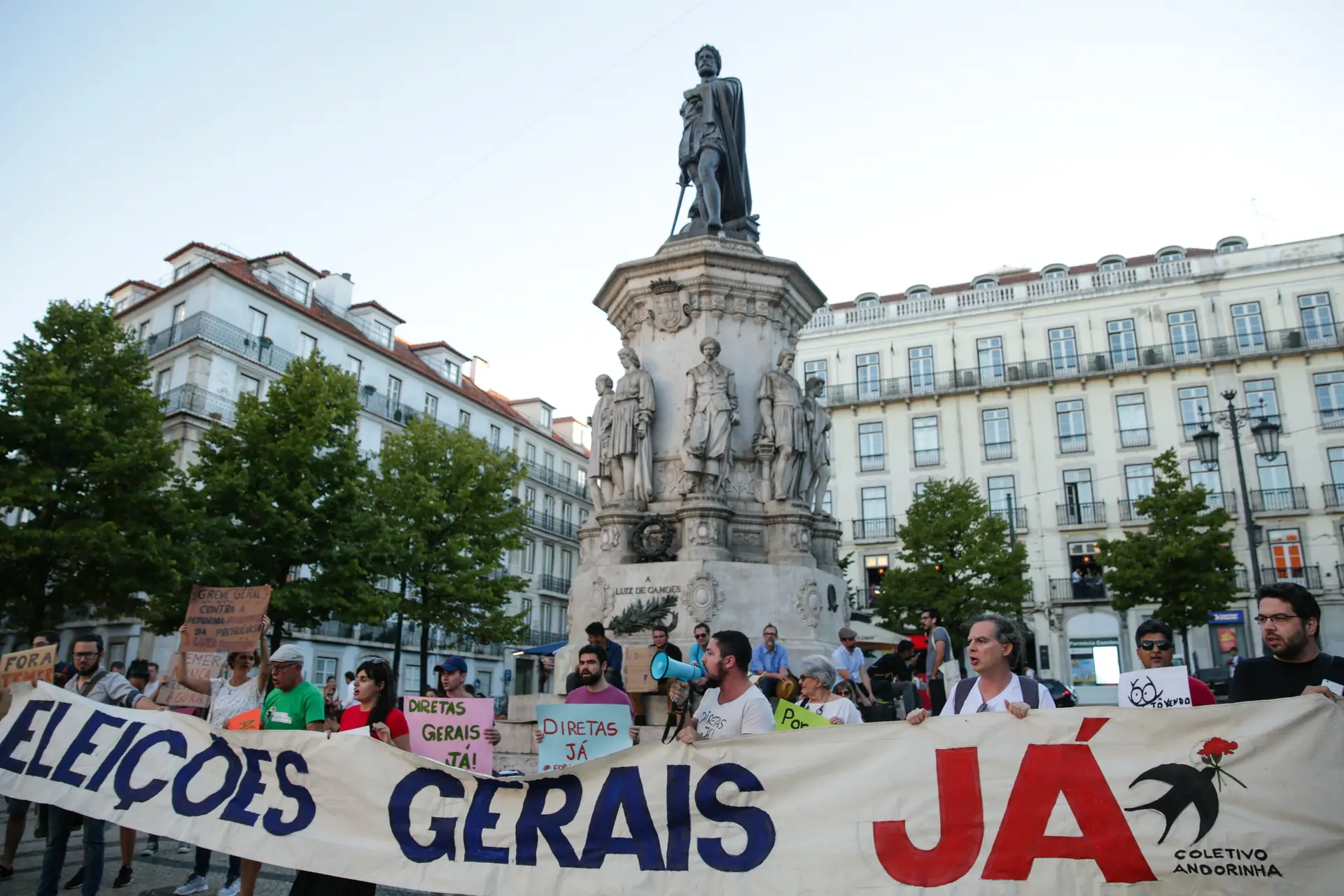 Brasileiros em Portugal exigiram destituição de Temer e eleições antecipadas 