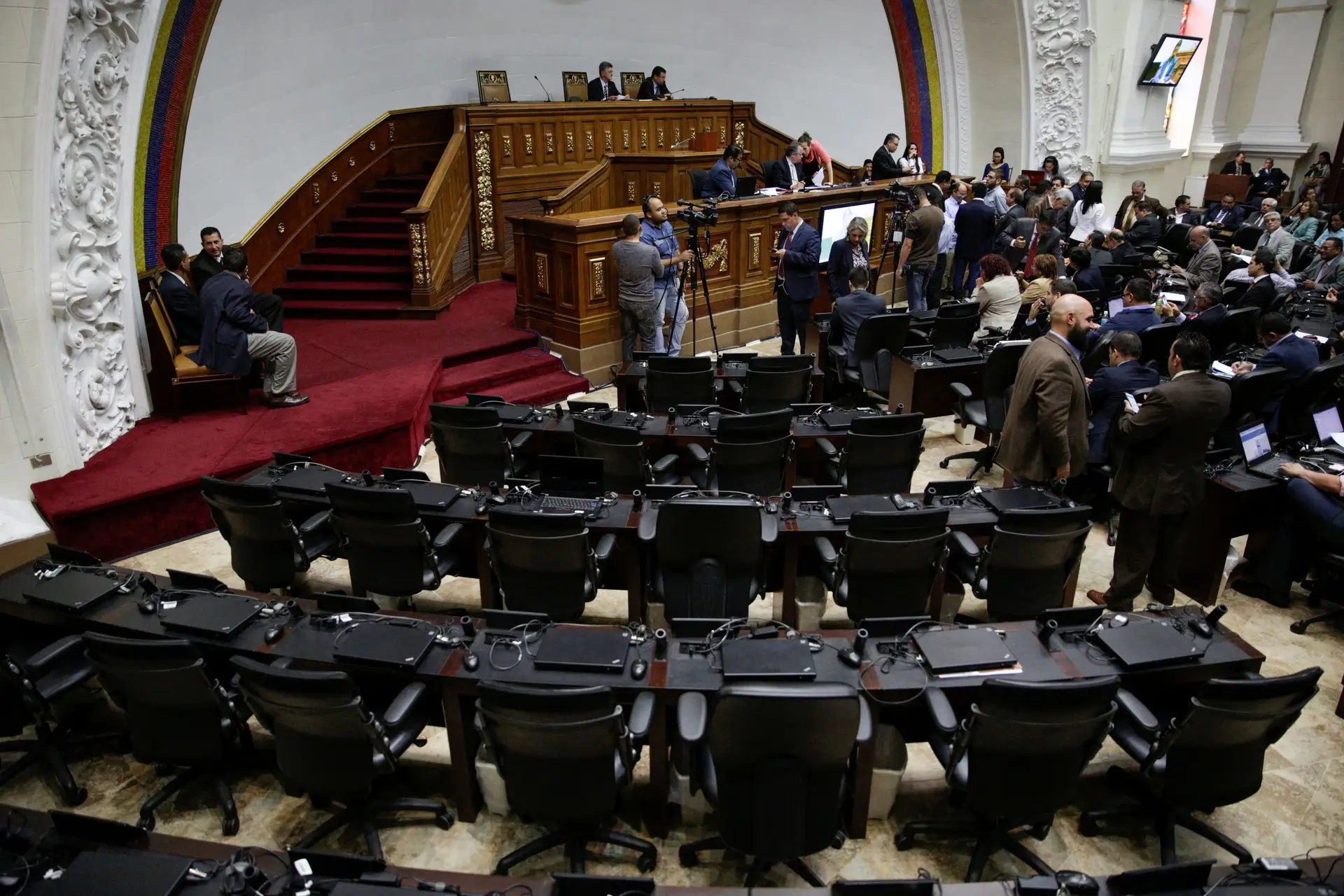 Parlamento venezuelano quer investigação a CNE por manipulação dos resultados