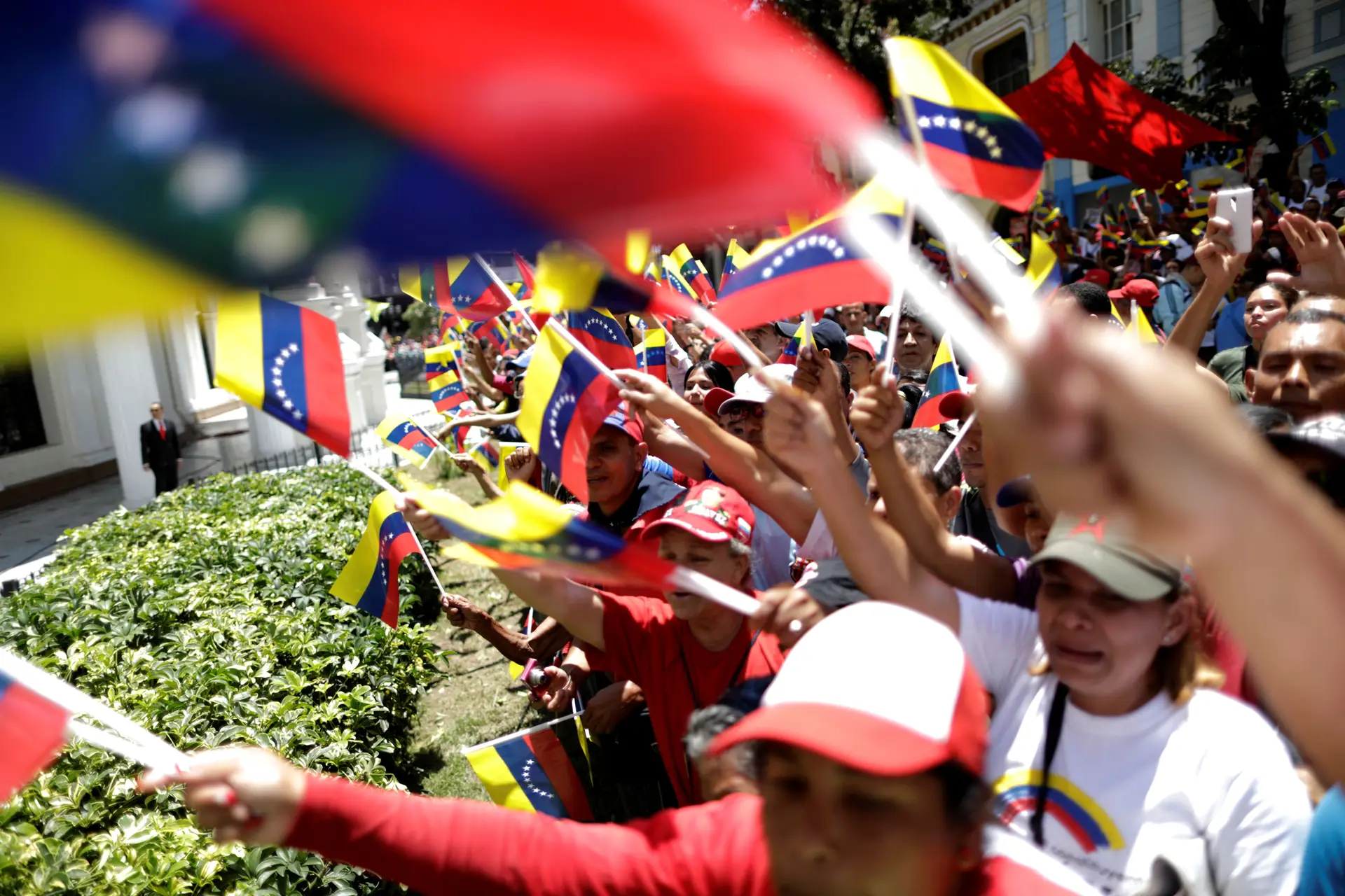 Centenas de pessoas marcham a favor da Assembleia Constituinte