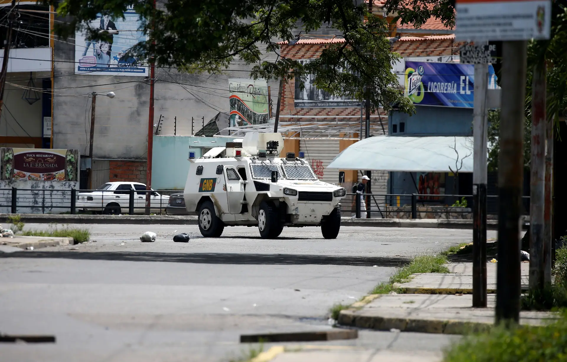 Pelo menos um morto e um ferido grave em assalto a base militar venezuelana