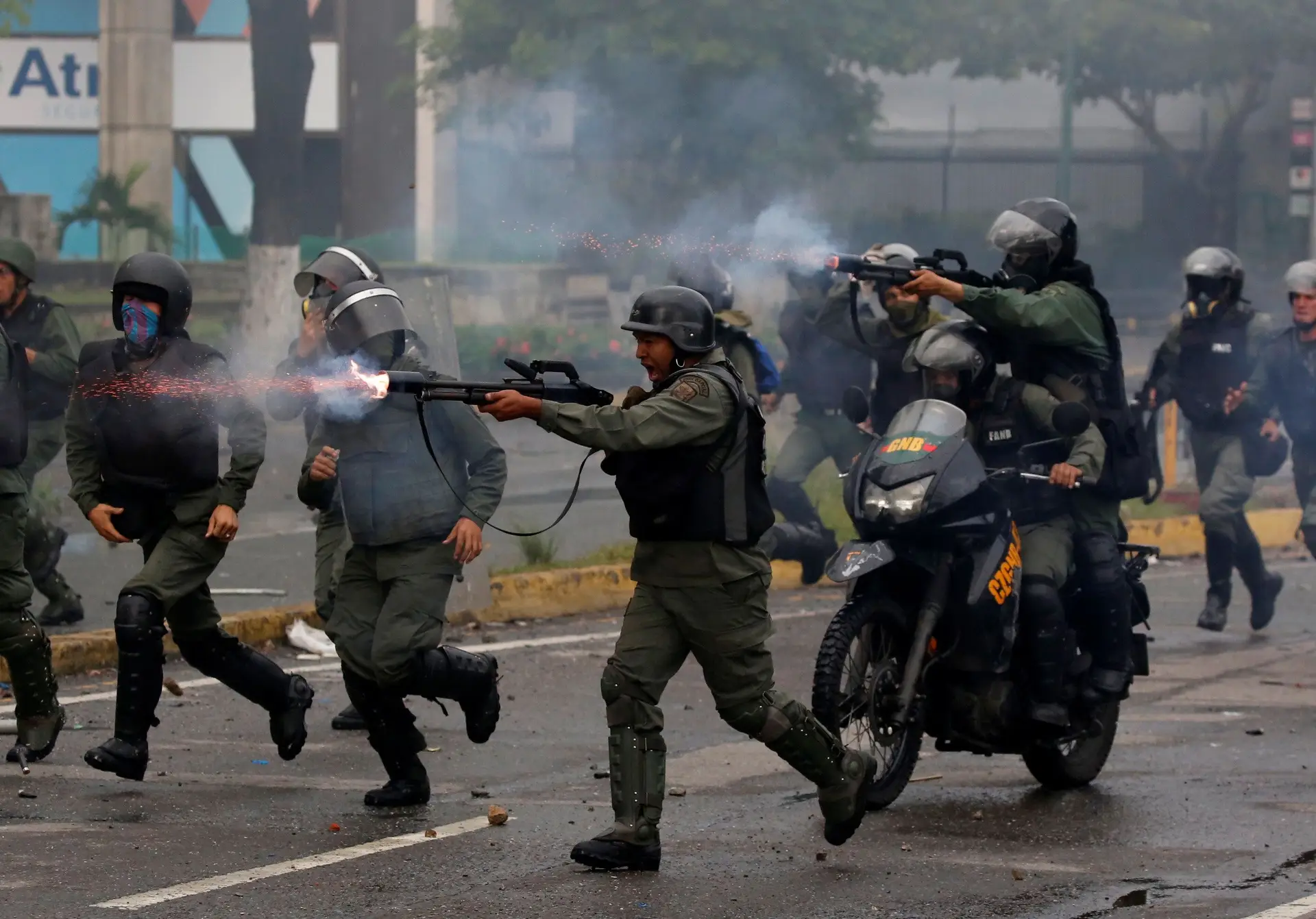 ONU denuncia força excessiva contra manifestantes na Venezuela