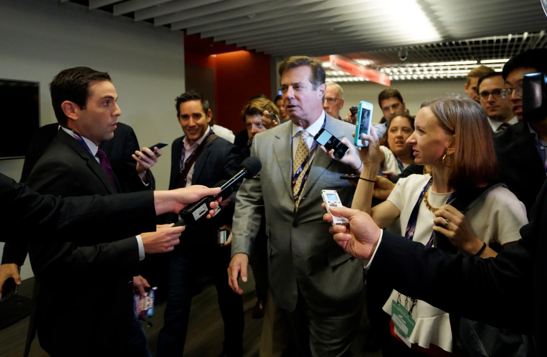 FBI fez buscas na casa de ex-assessor de campanha de Trump