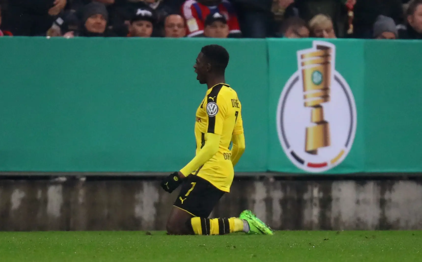 Dortmund suspende Dembélé até domingo por ausência "deliberada" ao treino