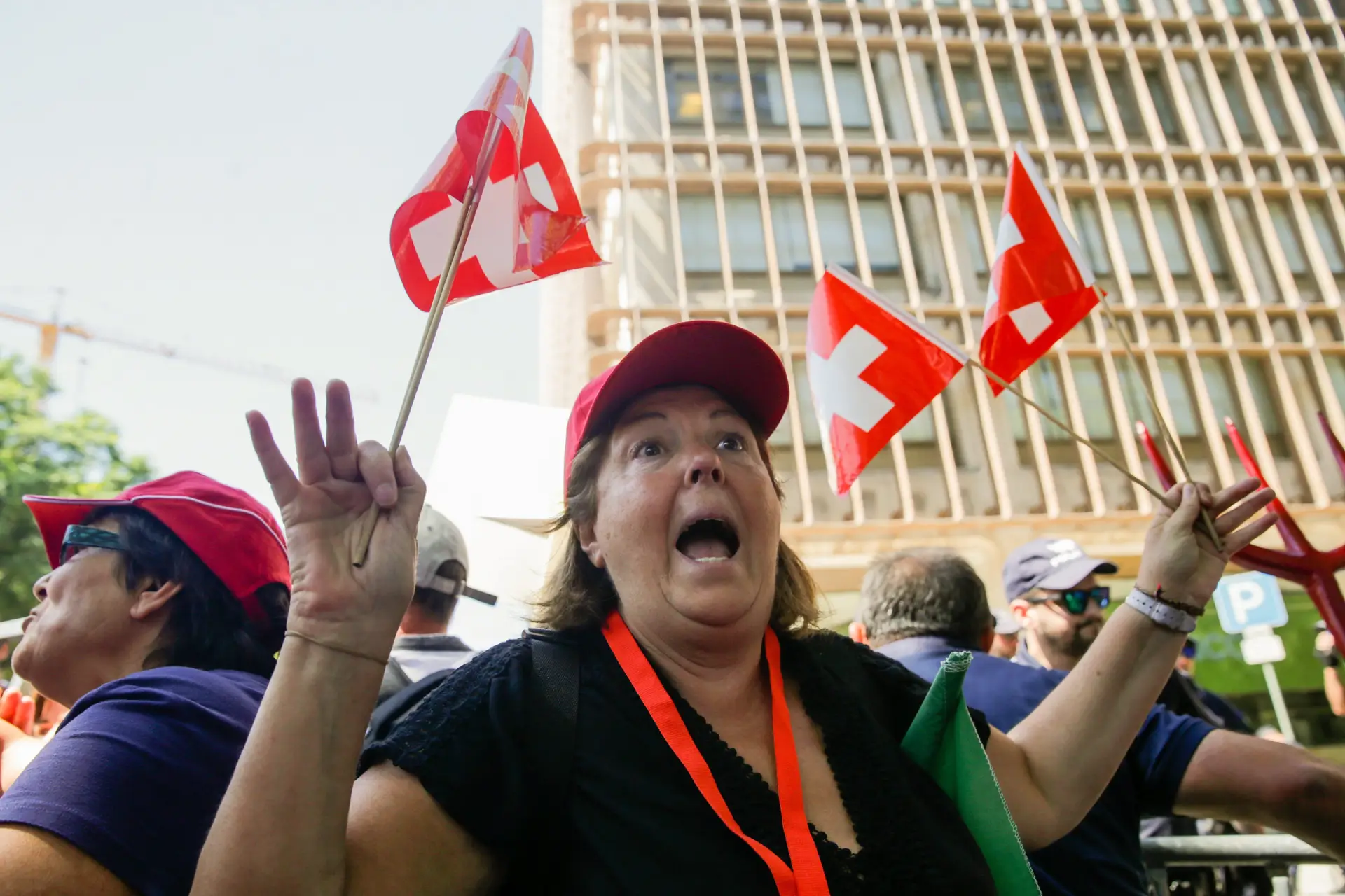 Emigrantes lesados do BES recebidos no Banco de Portugal para agendar nova reunião