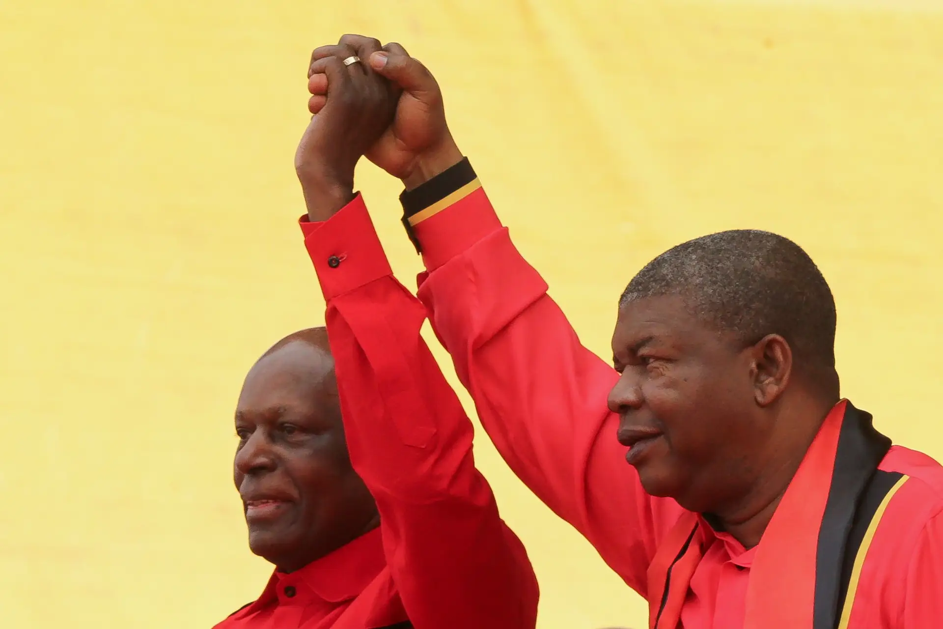 José Eduardo dos Santos aparece pela primeira vez na campanha eleitoral em Angola