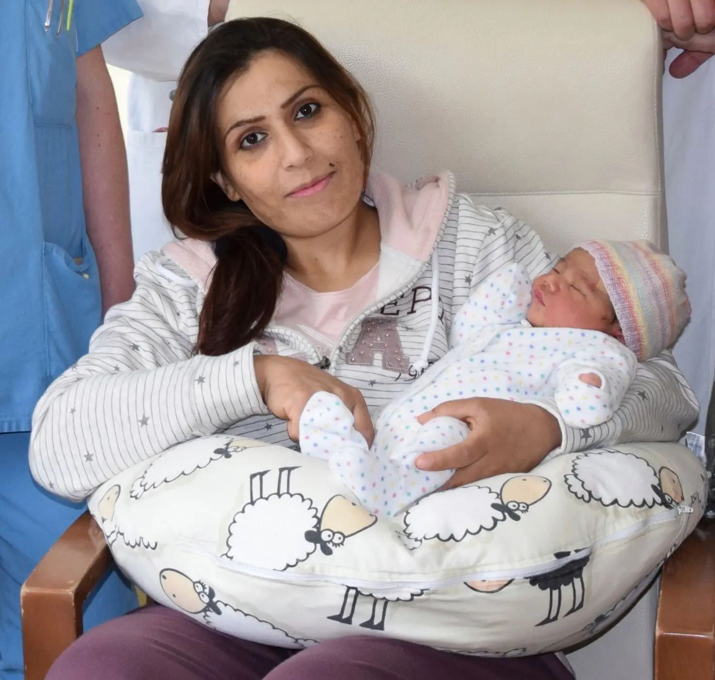 Refugiados sírios batizam filha com o nome de Angela Merkel