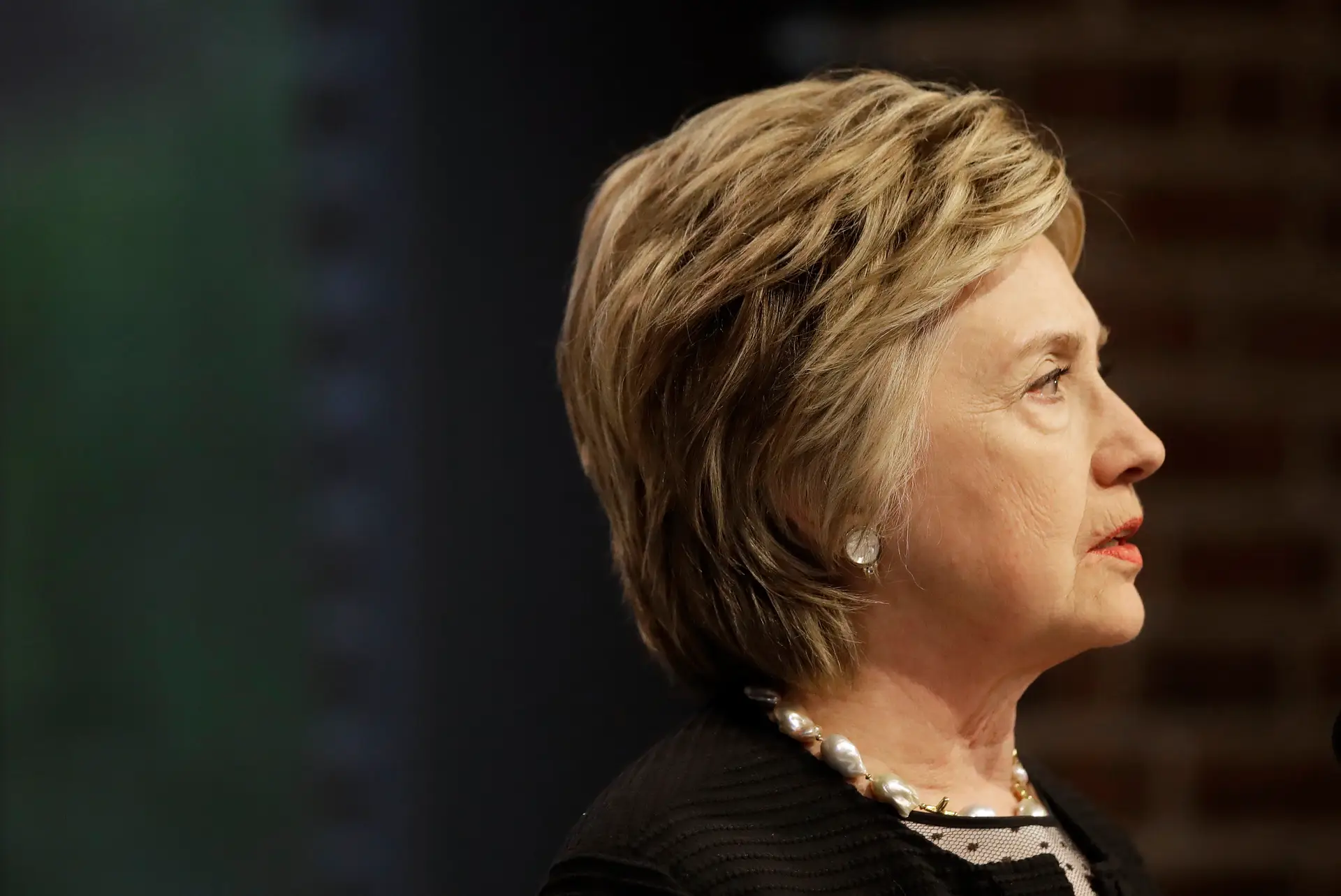Hillary Clinton chama "asqueroso" a Trump em novo livro de memórias