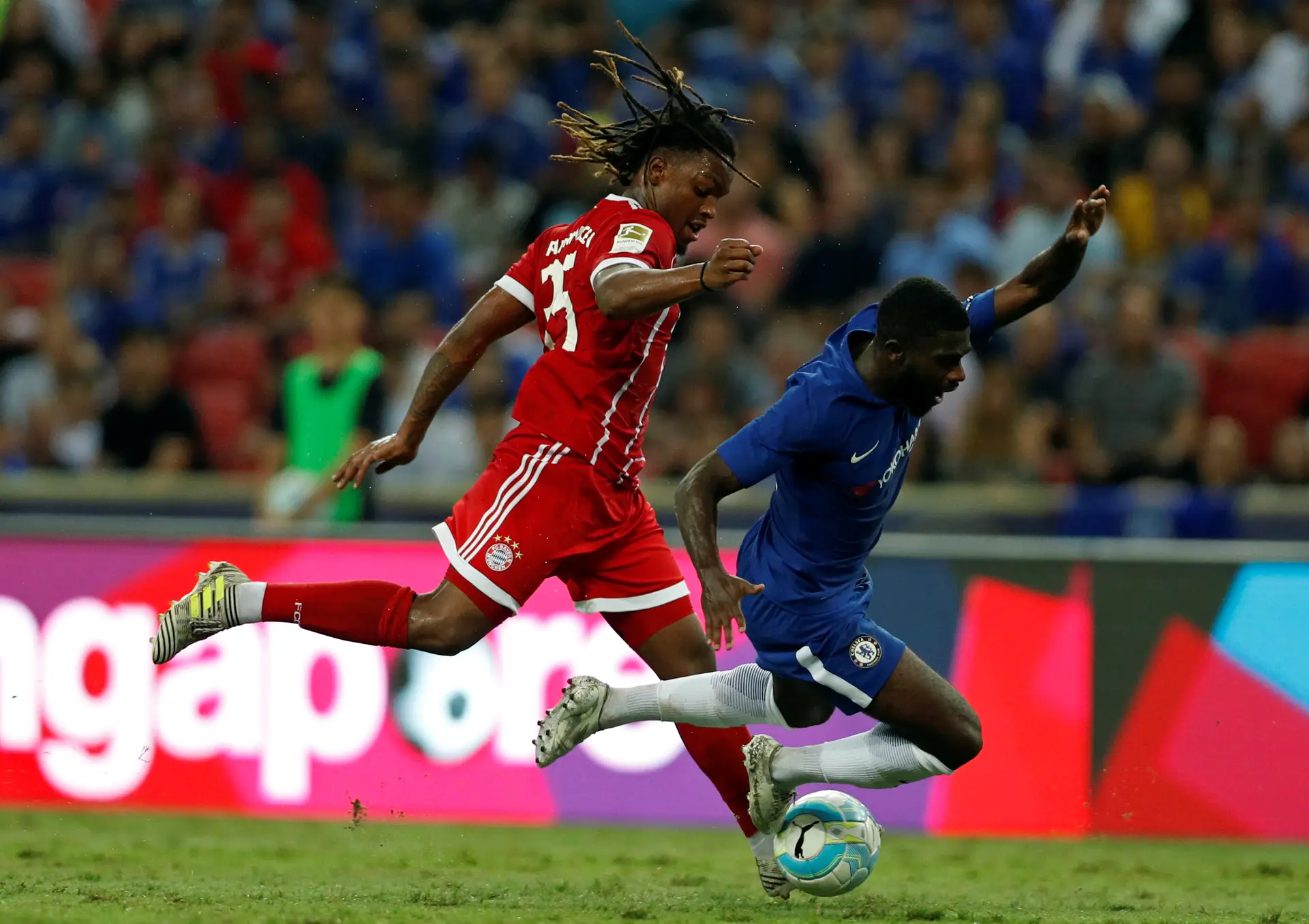 Renato Sanches oficializado no Swansea