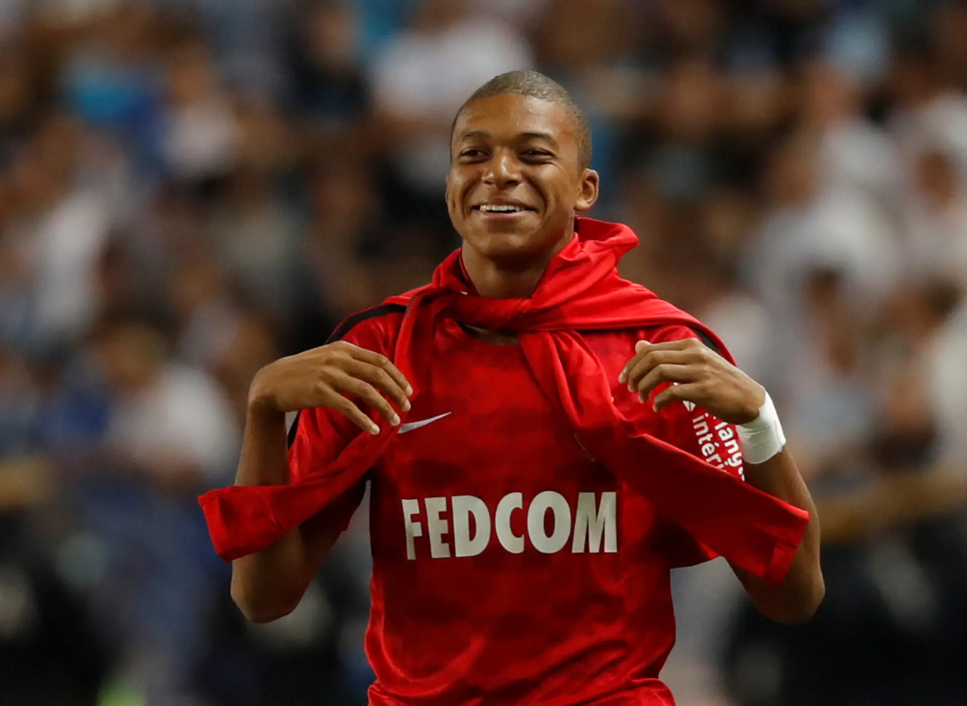 Imprensa francesa coloca Mbappé no PSG por 180 milhões