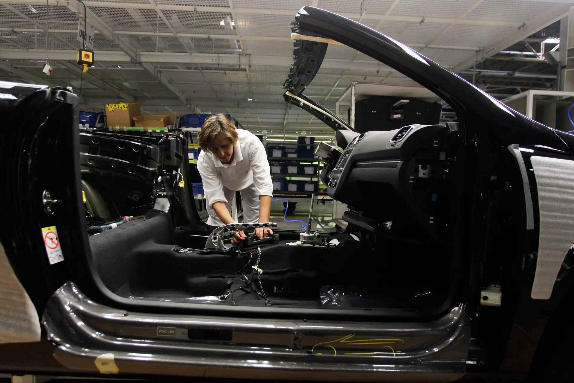 Autoeuropa só negoceia com Comissão de Trabalhadores