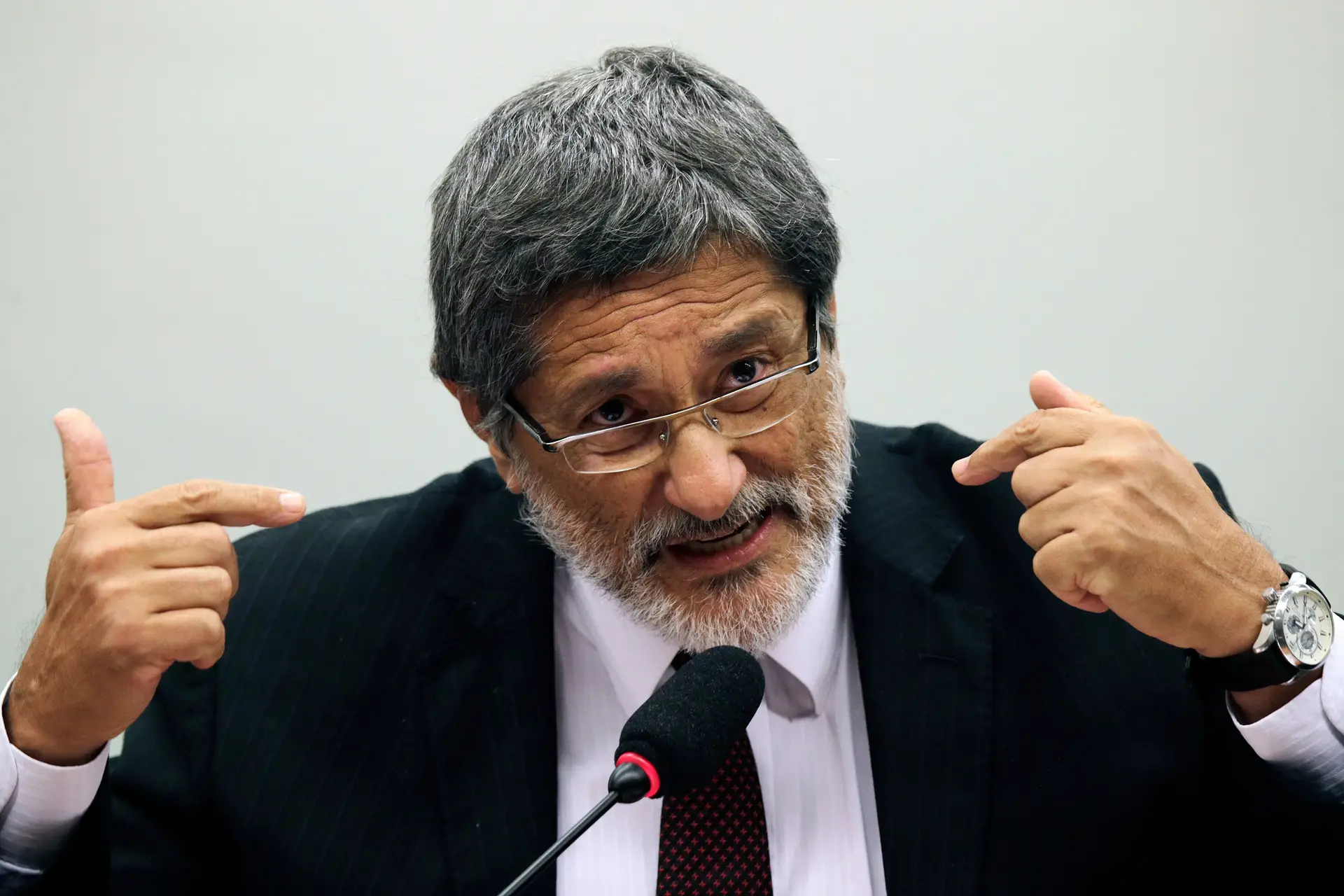 O ex-presidente da Petrobras, José Sérgio Gabrielli, foi condenado por prejuízos na compra de refinaria nos EUA.