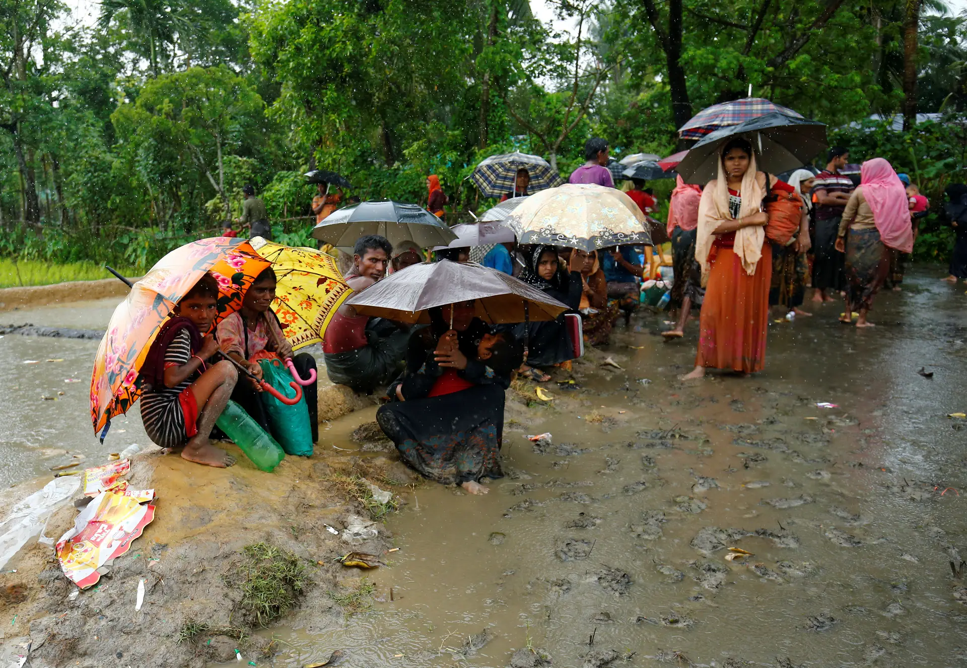 Sobe para 38 o número de mortos em naufrágios no Bangladesh